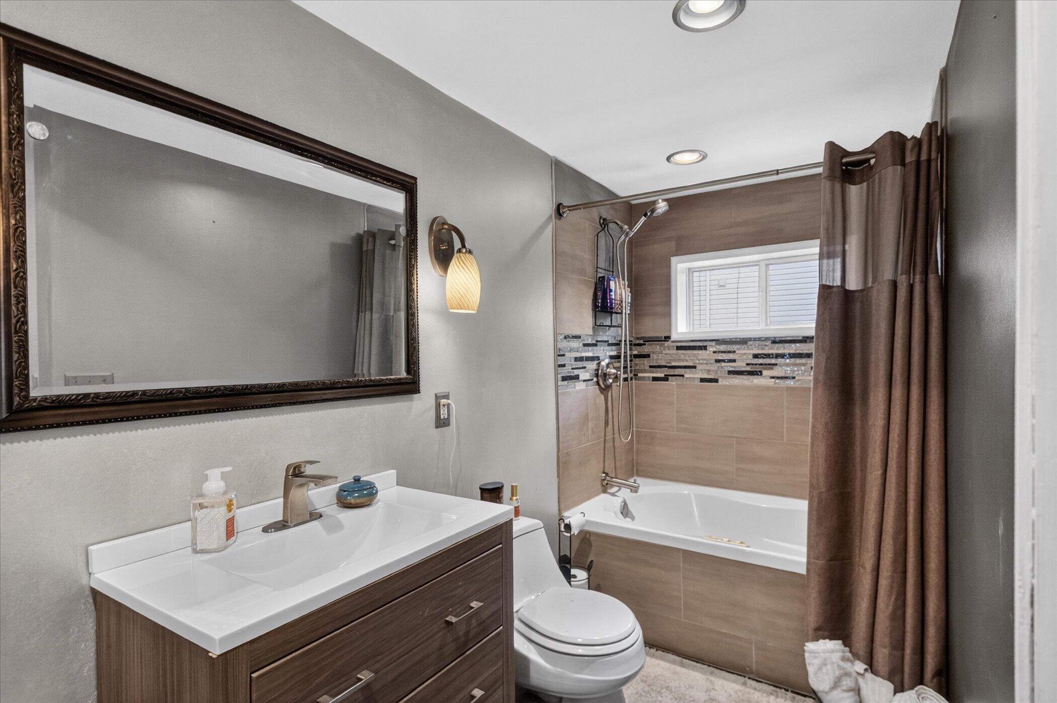 9489 Hyde Road Property Photo 29