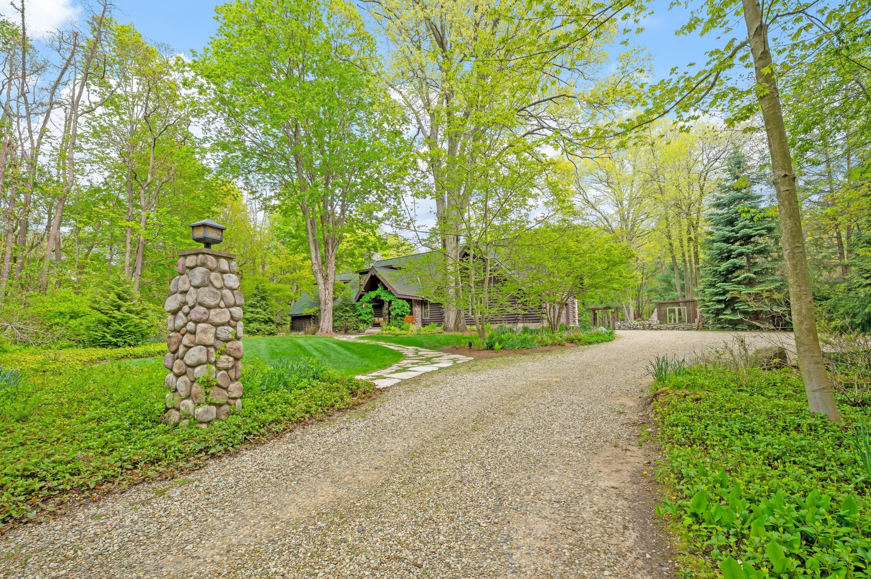 14657 Lakeshore Road Property Photo 3