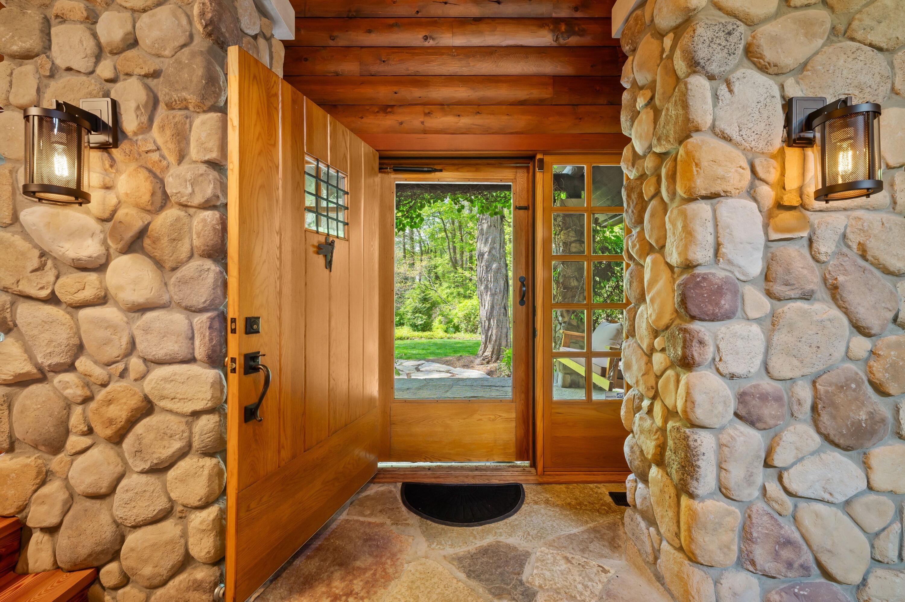 14657 Lakeshore Road Property Photo 10