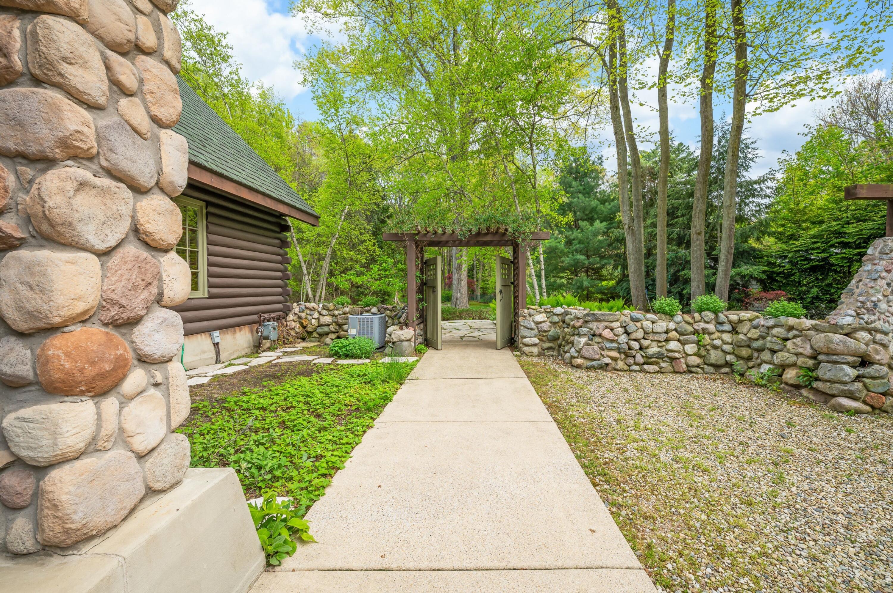 14657 Lakeshore Road Property Photo 52