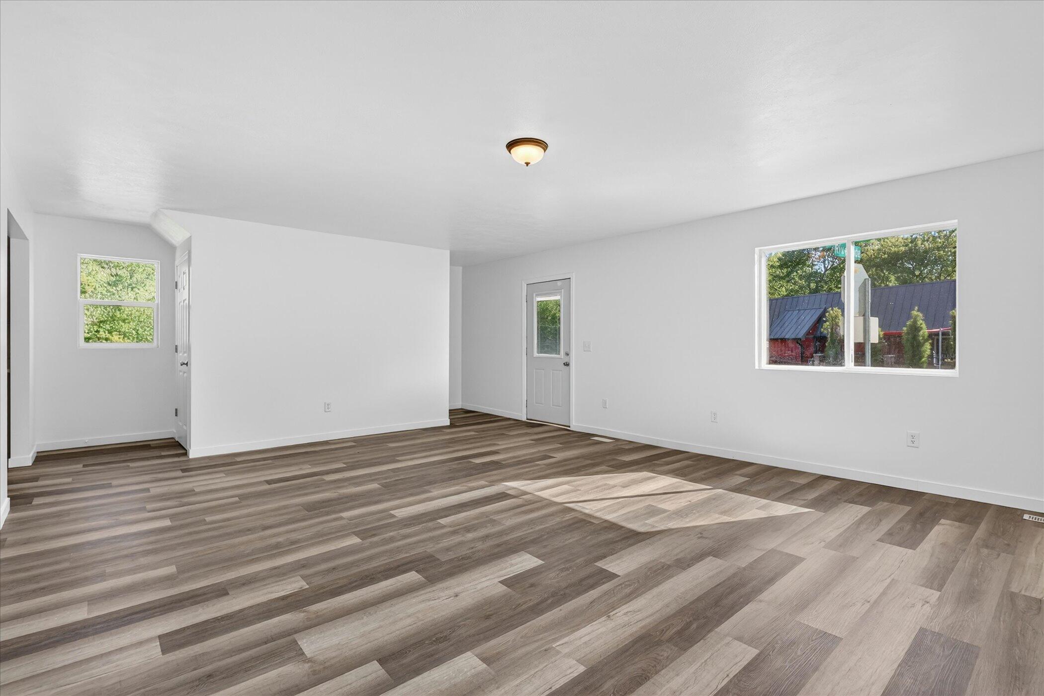 1387 E Riverside Drive Property Photo 29