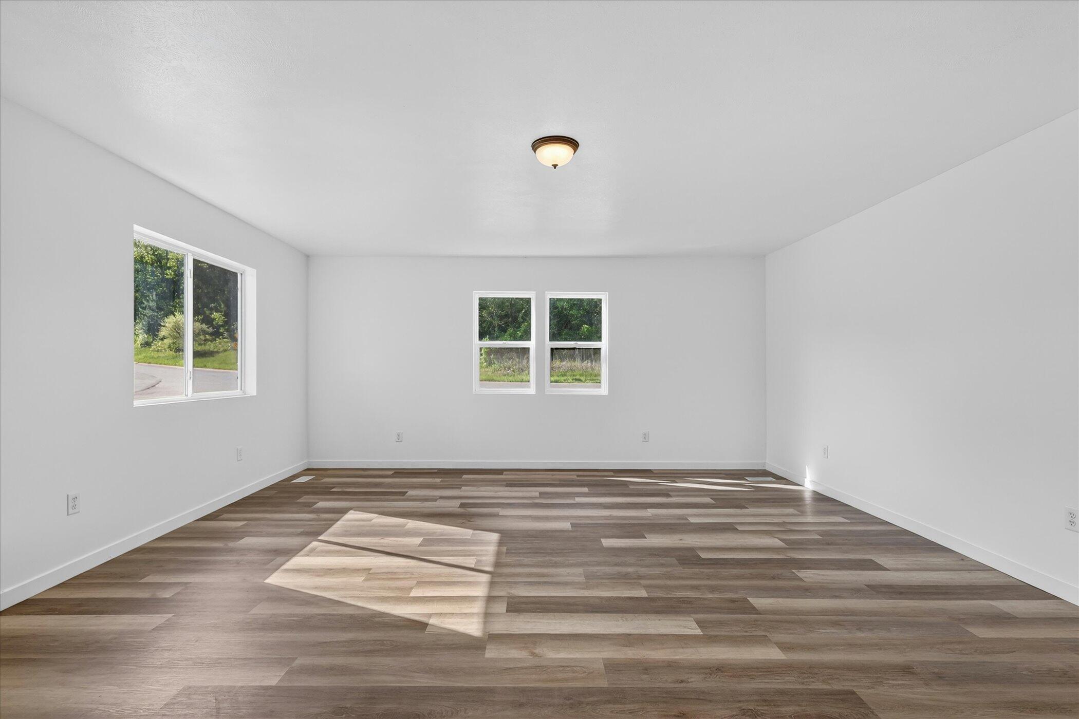 1387 E Riverside Drive Property Photo 32