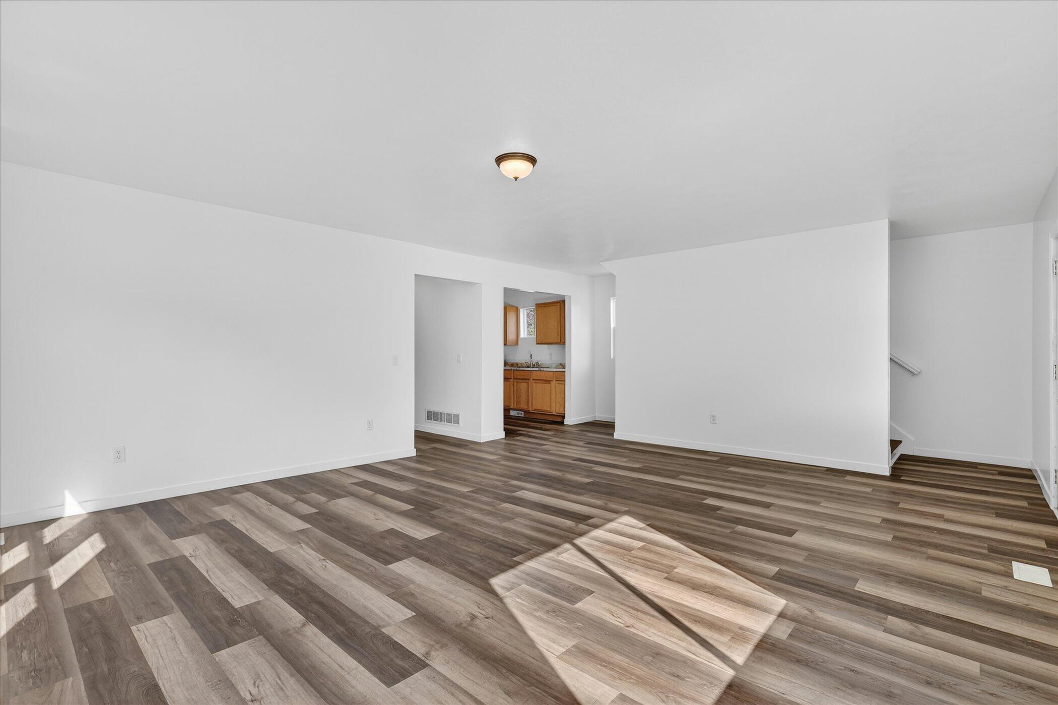 1387 E Riverside Drive Property Photo 33