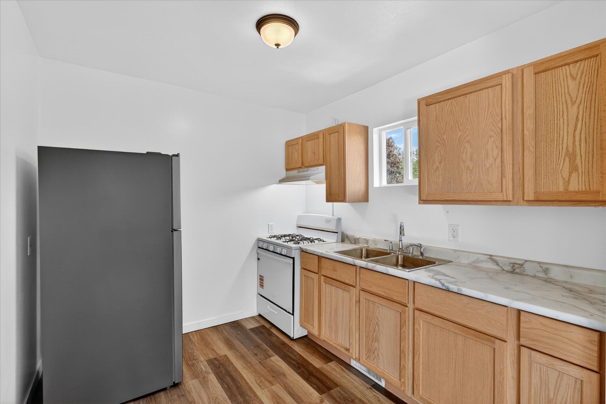 1387 E Riverside Drive Property Photo 34