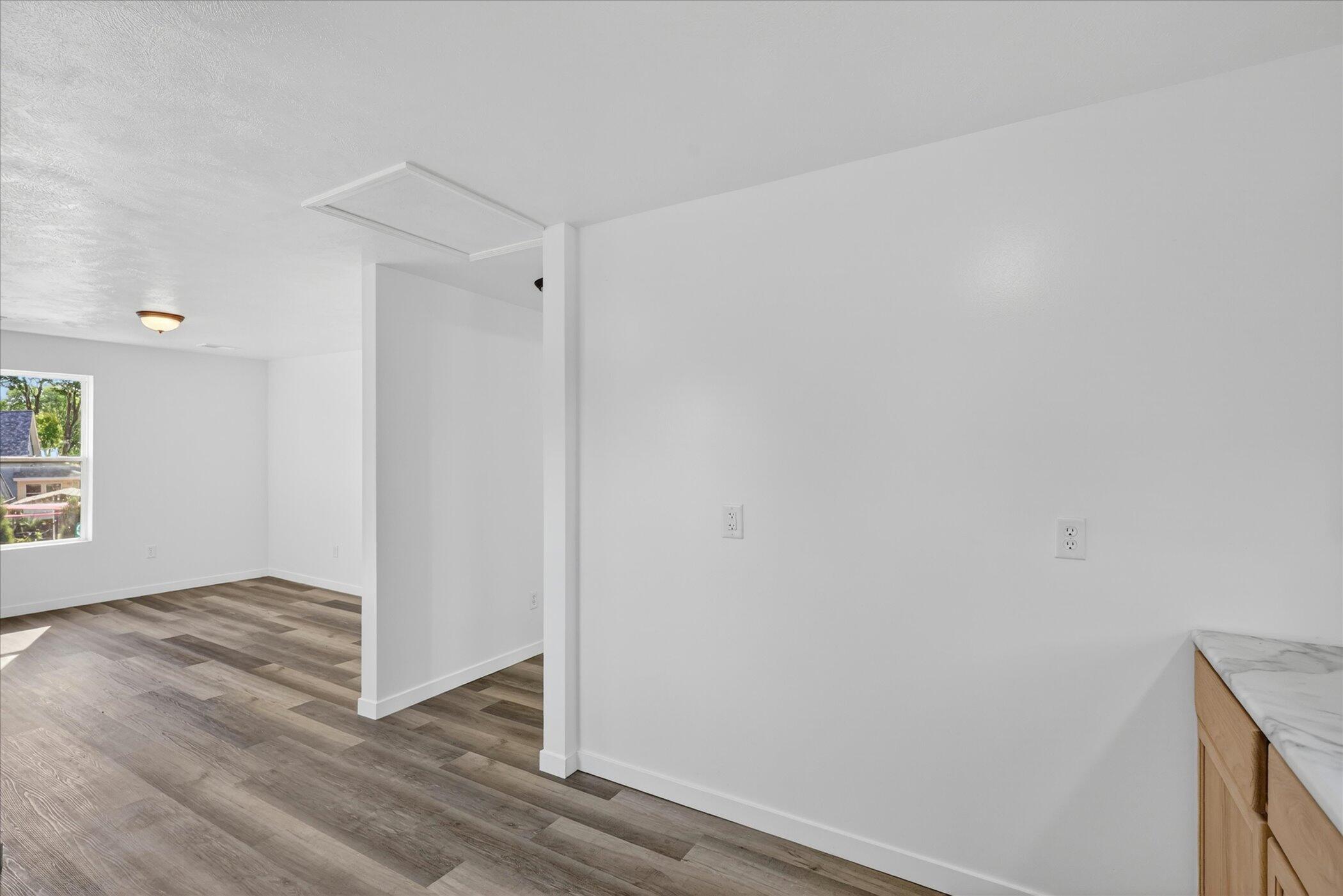 1387 E Riverside Drive Property Photo 38