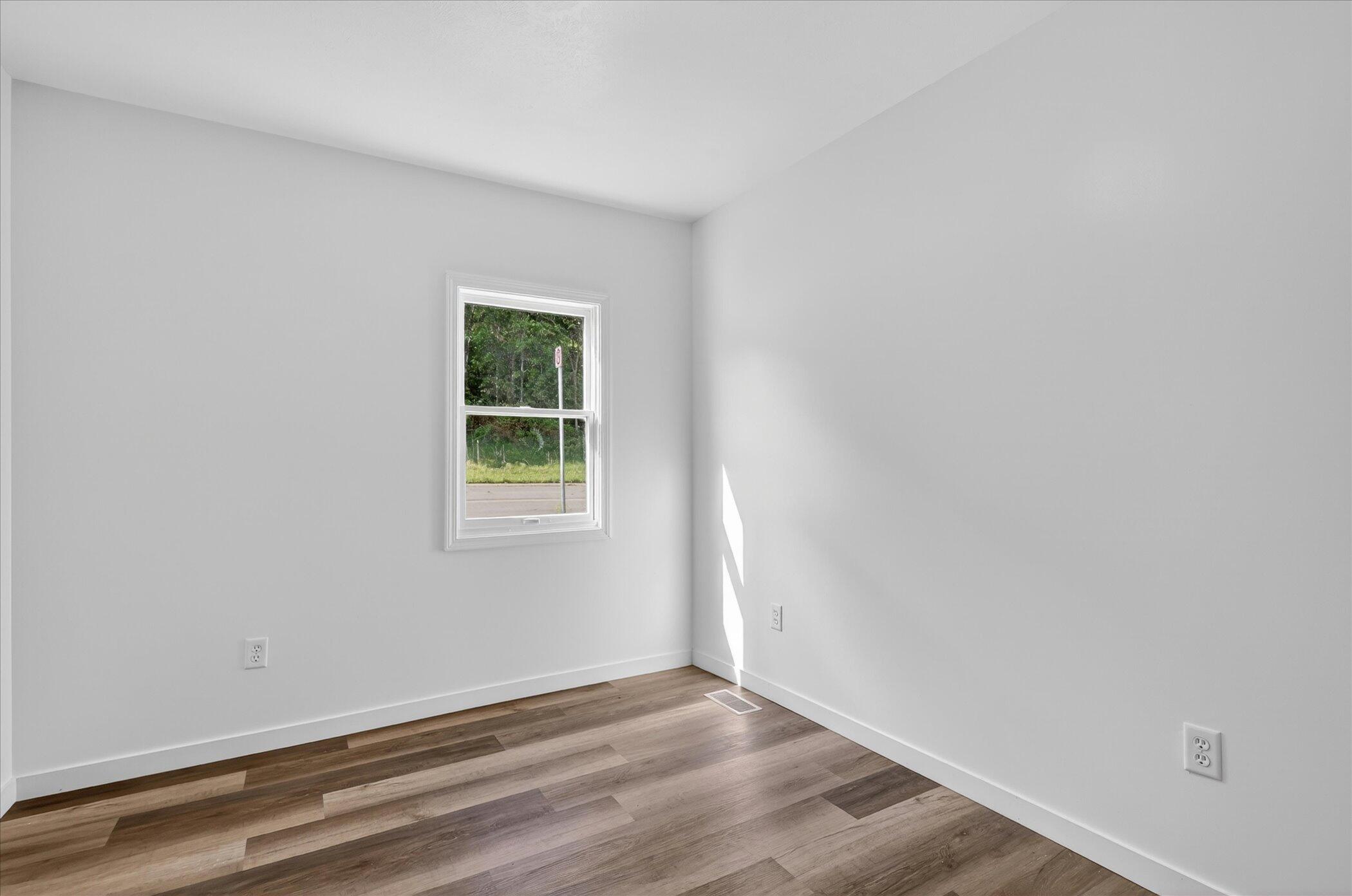 1387 E Riverside Drive Property Photo 41