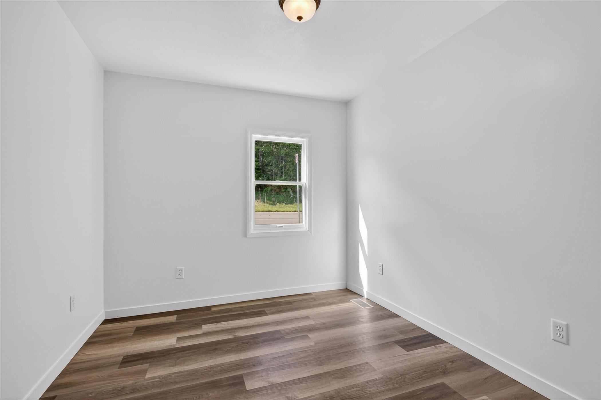 1387 E Riverside Drive Property Photo 42