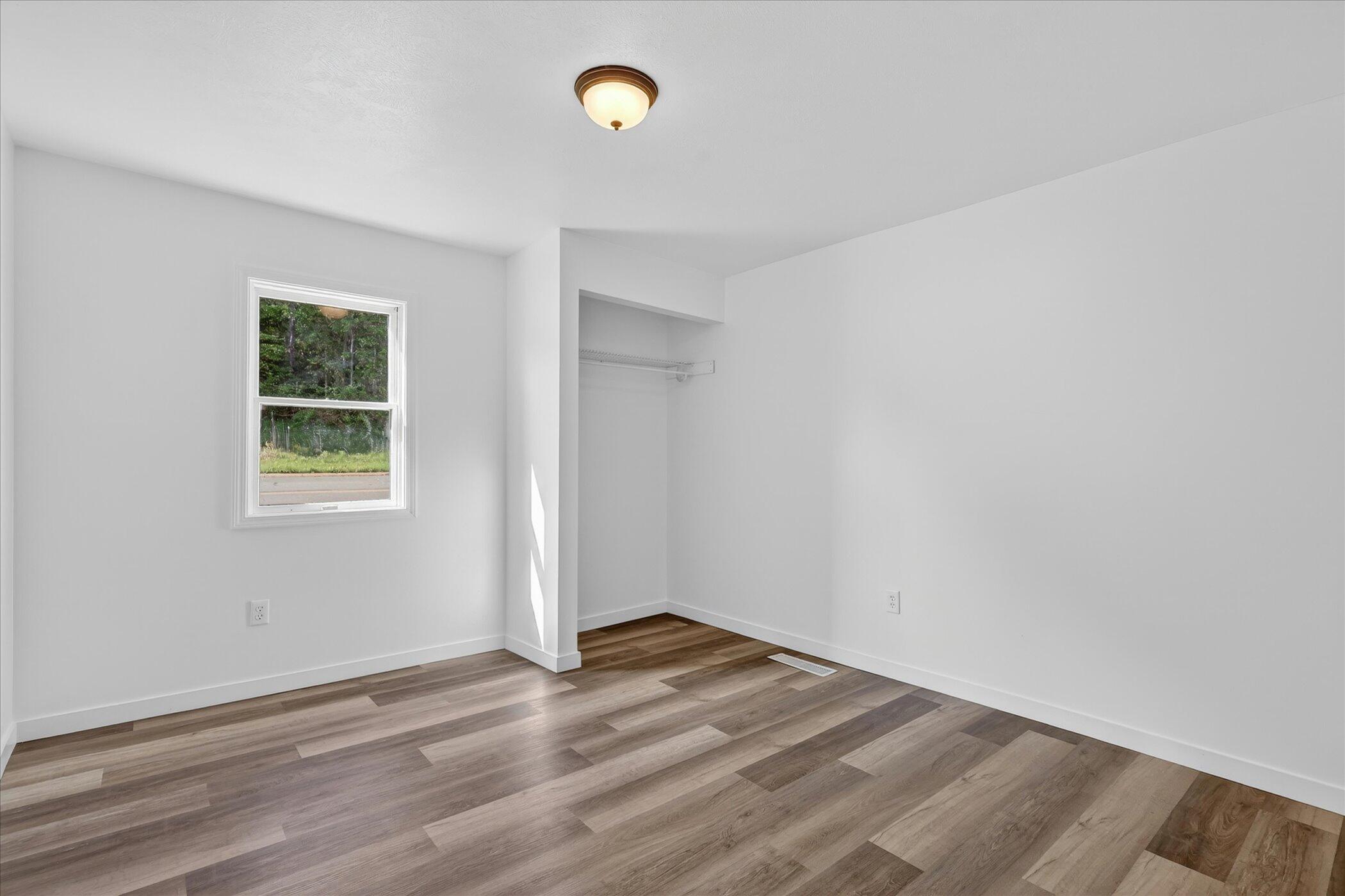 1387 E Riverside Drive Property Photo 44