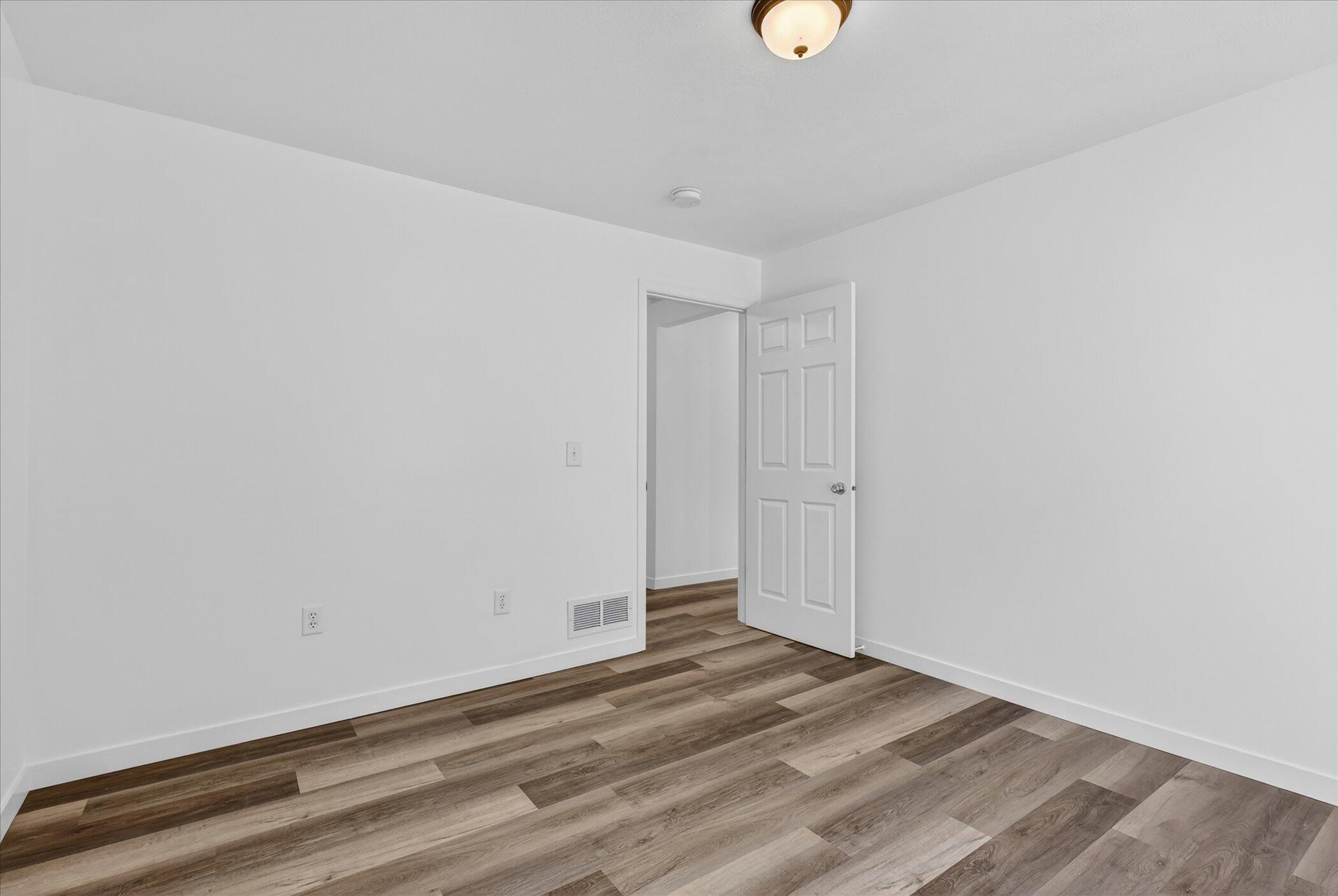 1387 E Riverside Drive Property Photo 45