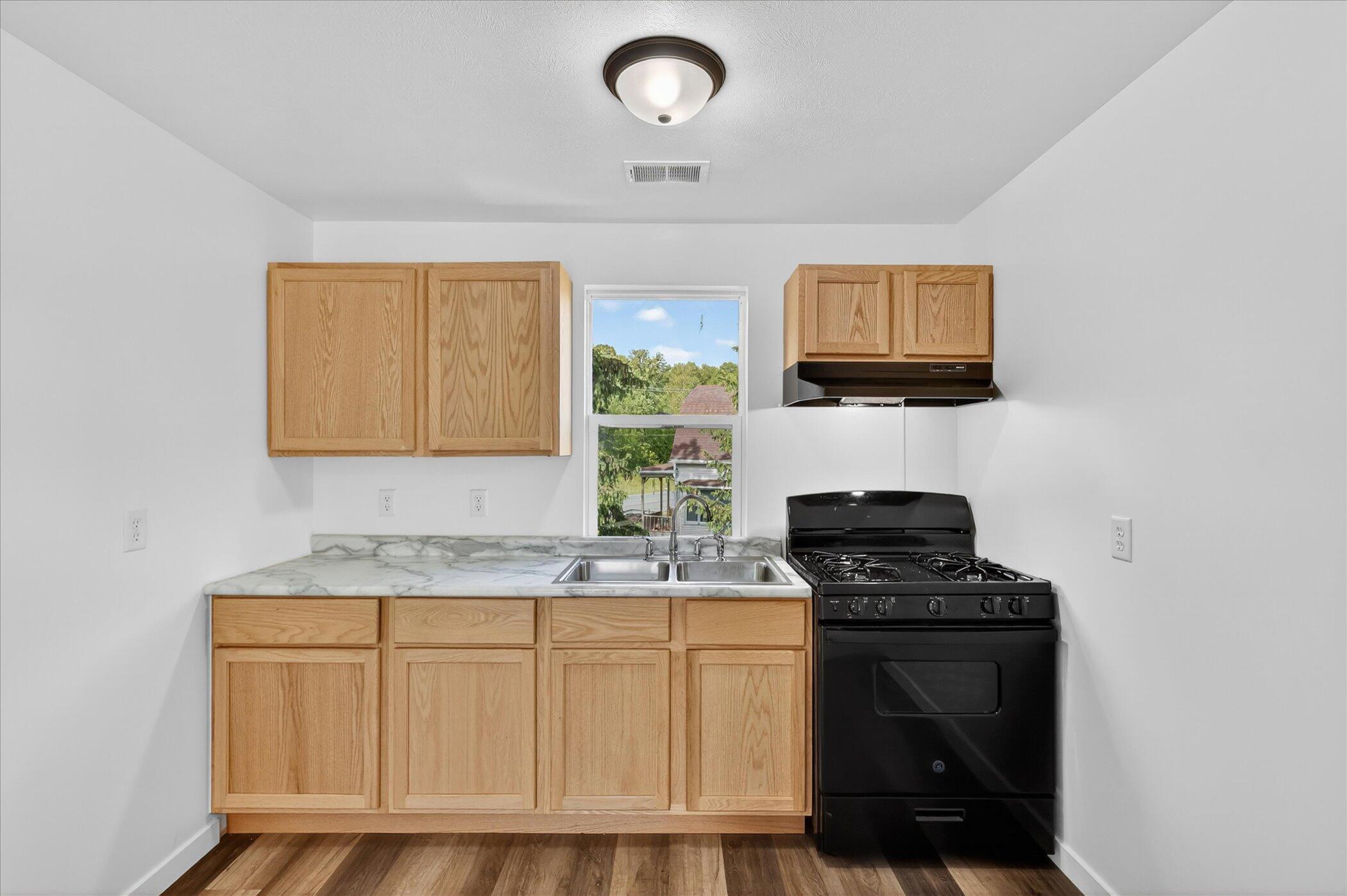 1387 E Riverside Drive Property Photo 48