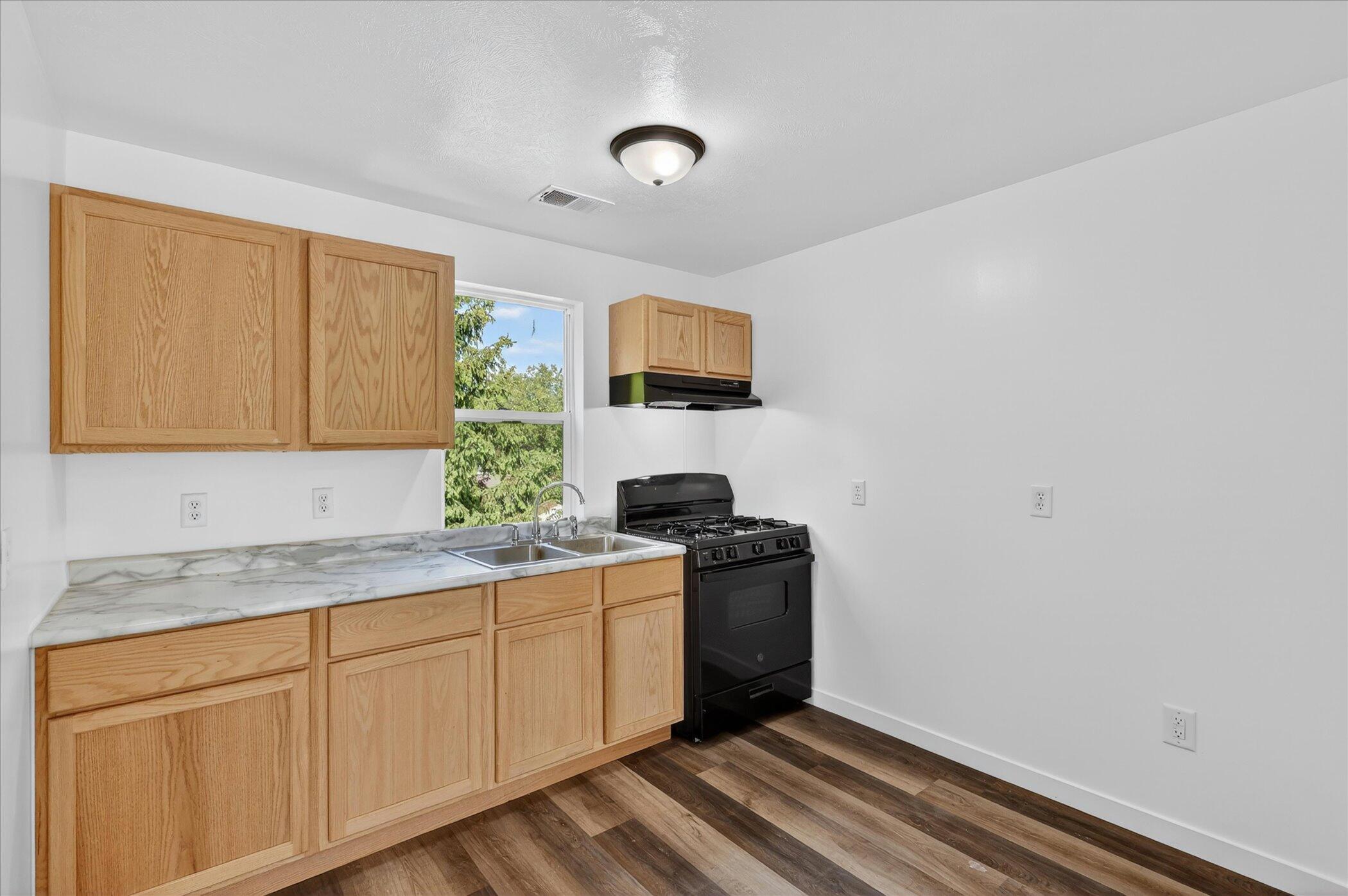 1387 E Riverside Drive Property Photo 49