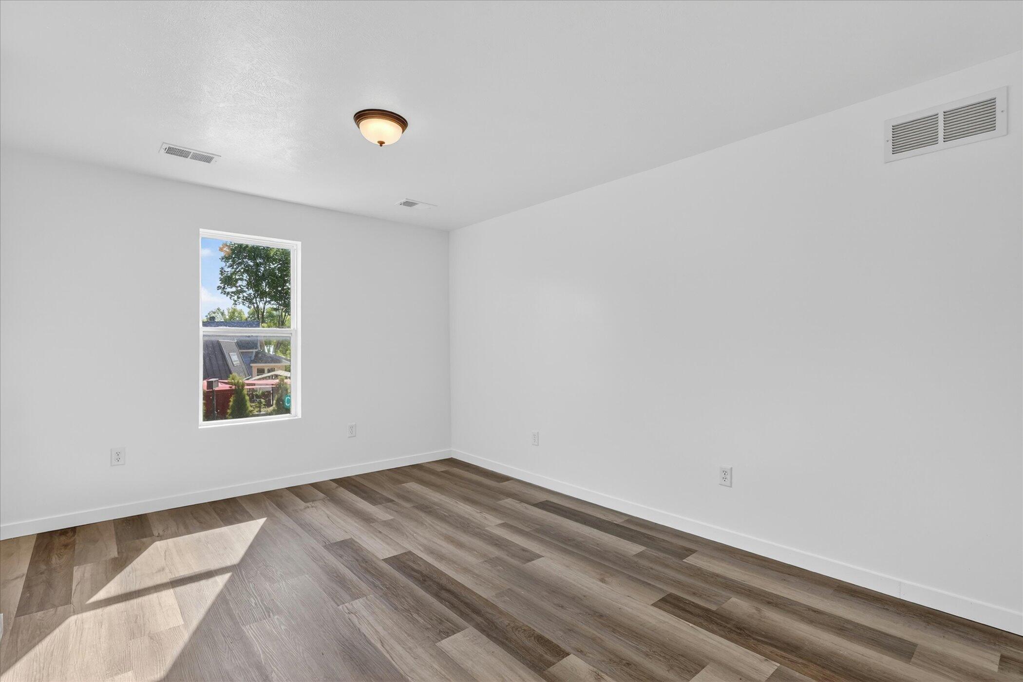 1387 E Riverside Drive Property Photo 51