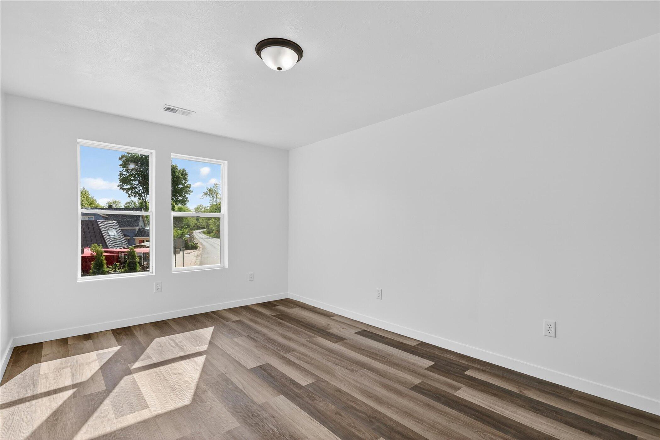 1387 E Riverside Drive Property Photo 52