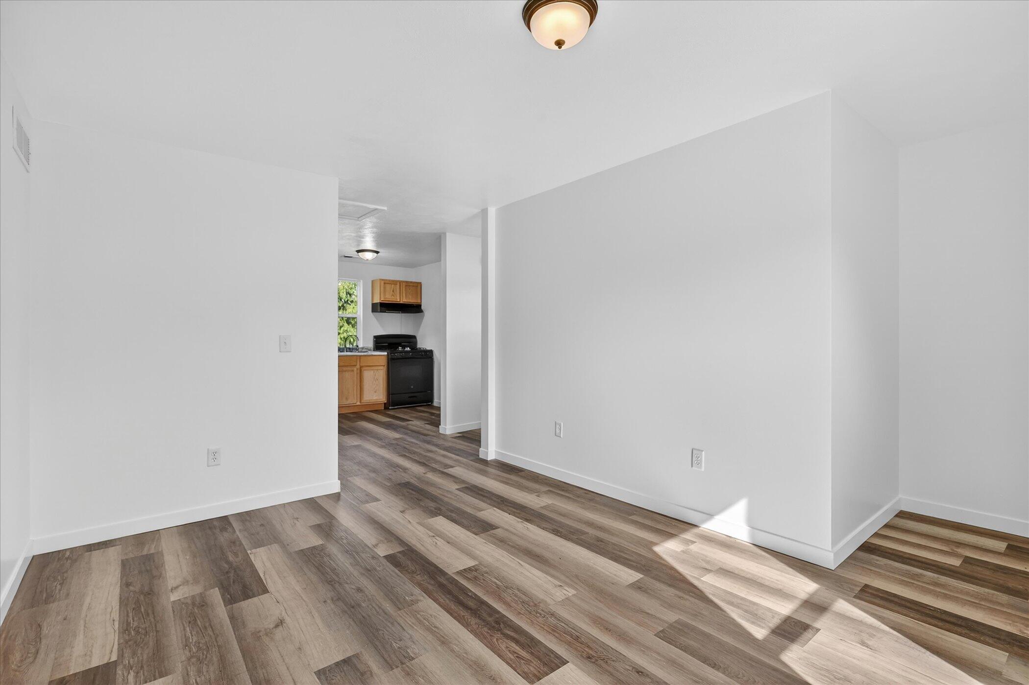 1387 E Riverside Drive Property Photo 53
