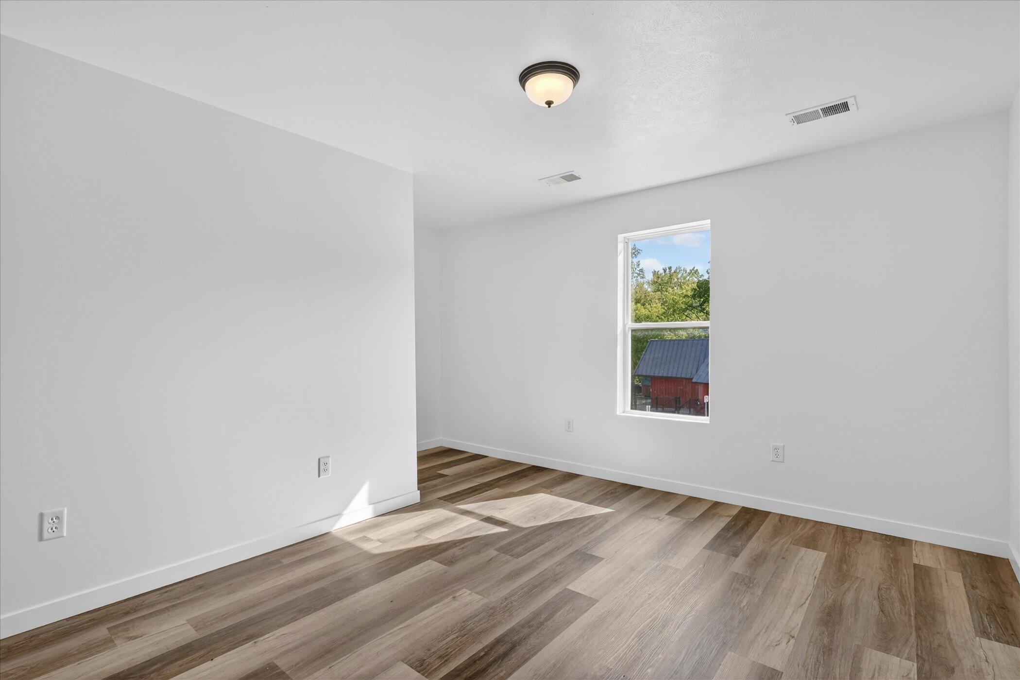 1387 E Riverside Drive Property Photo 54