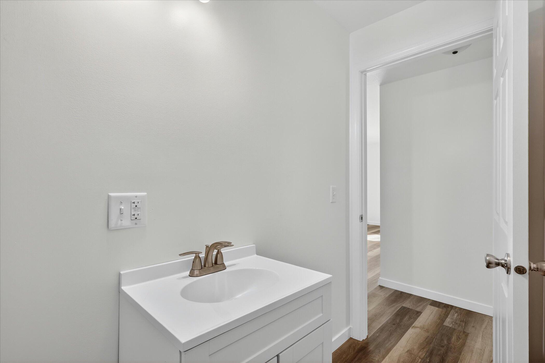 1387 E Riverside Drive Property Photo 56