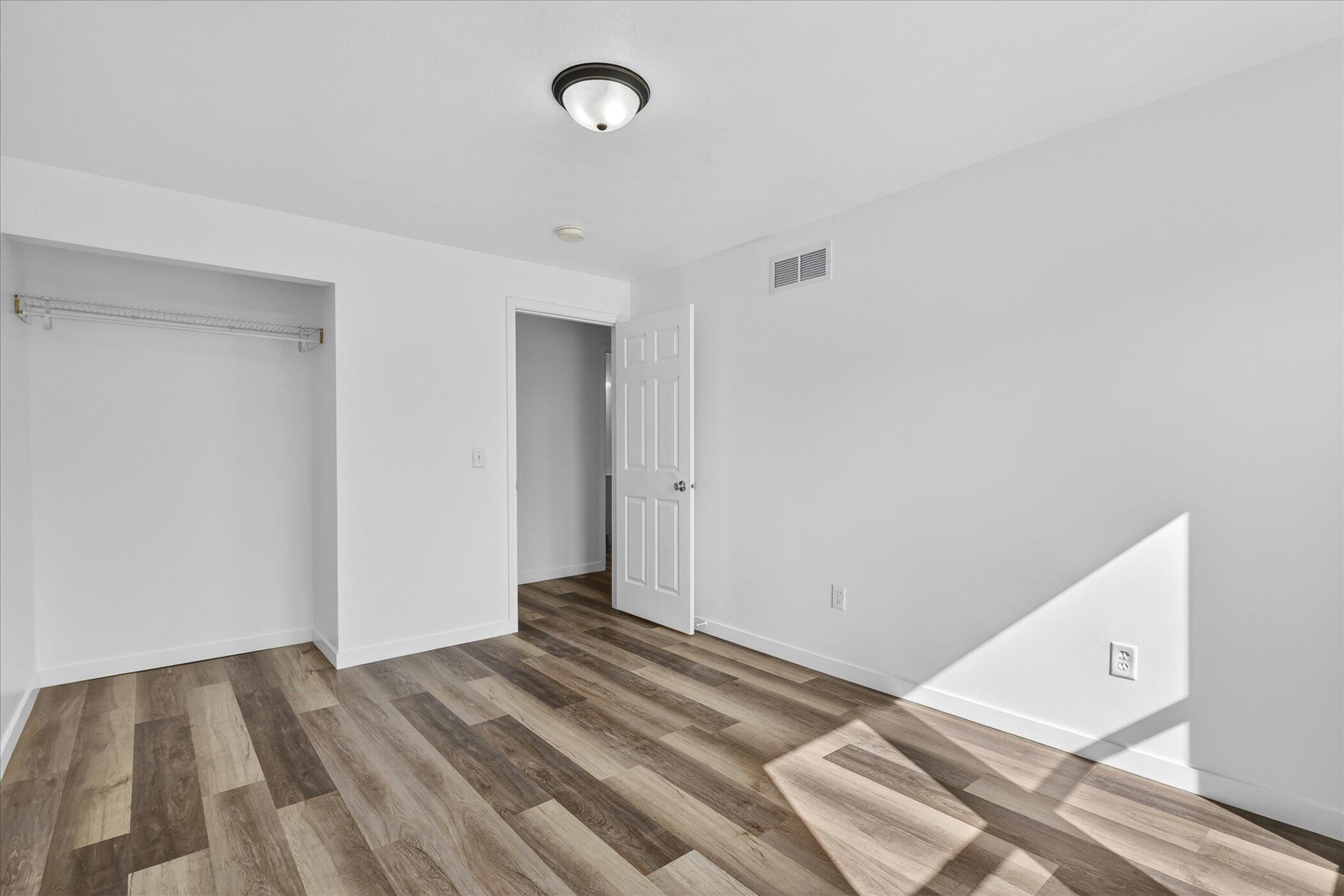 1387 E Riverside Drive Property Photo 57