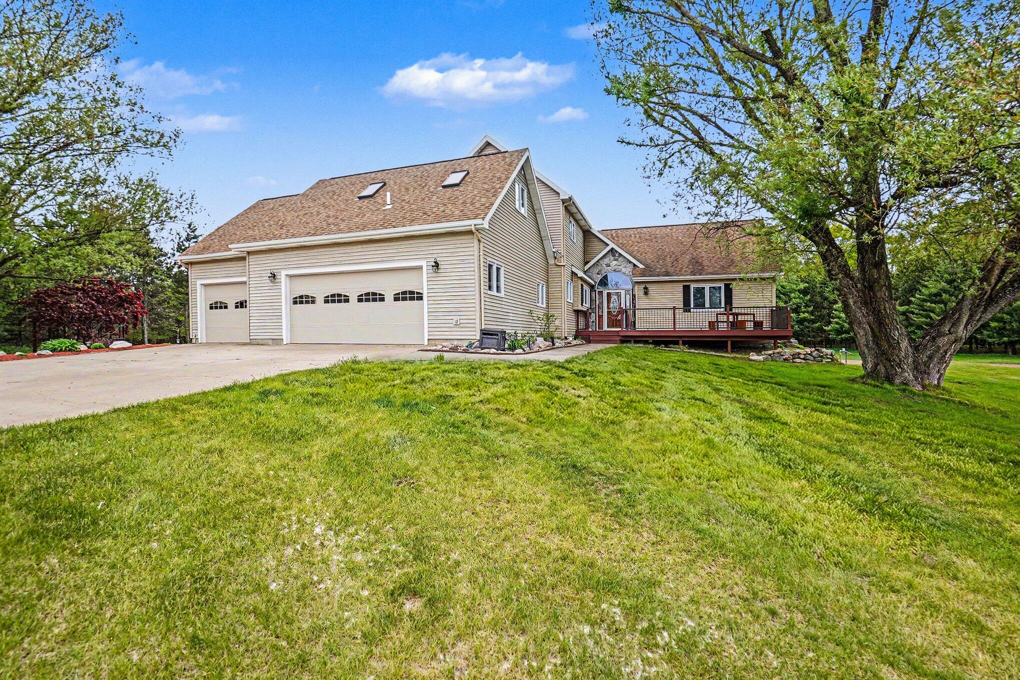 17634 Meceola Road Property Photo 8