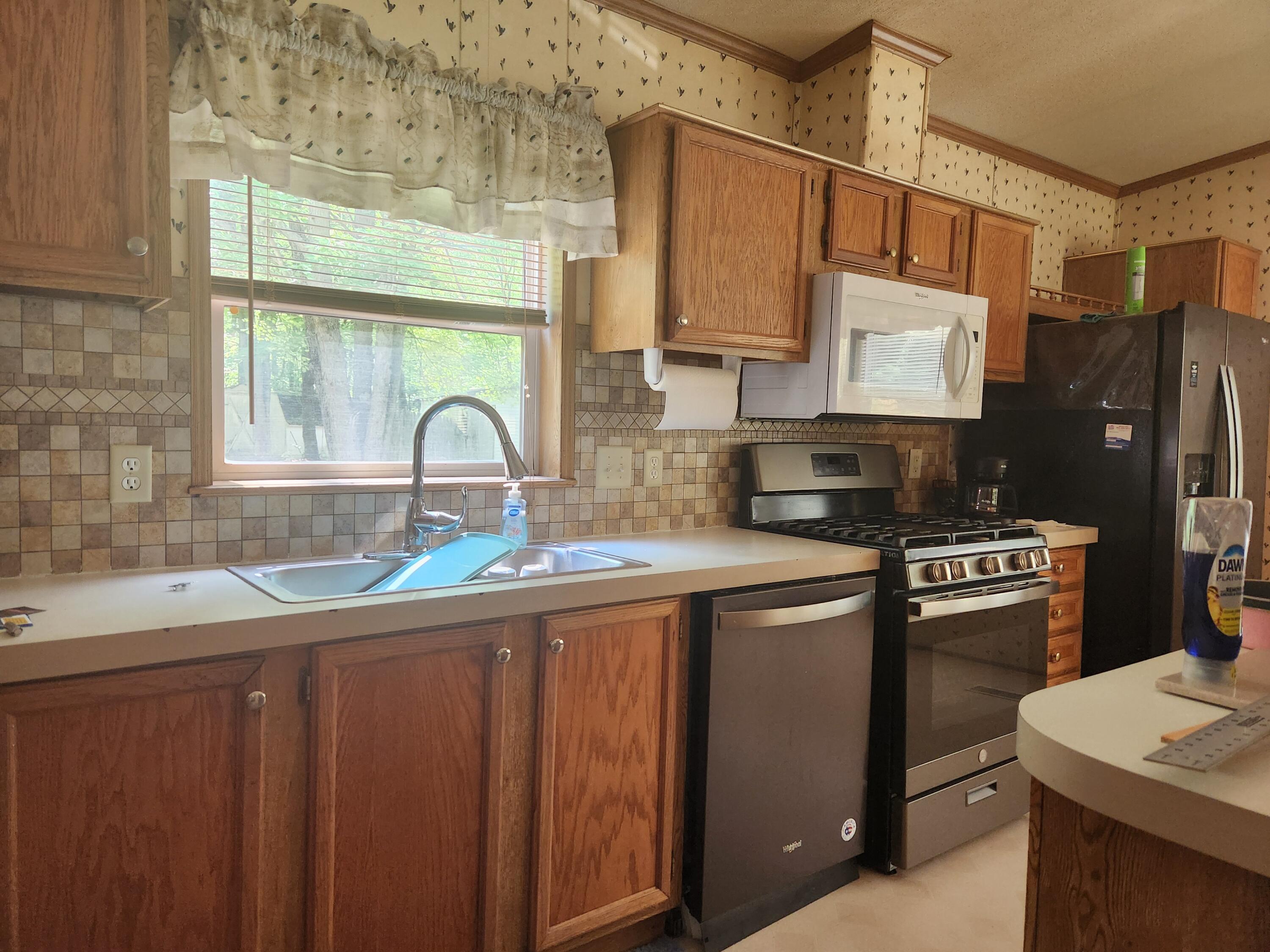 8033 Rolling Drive Property Photo 5