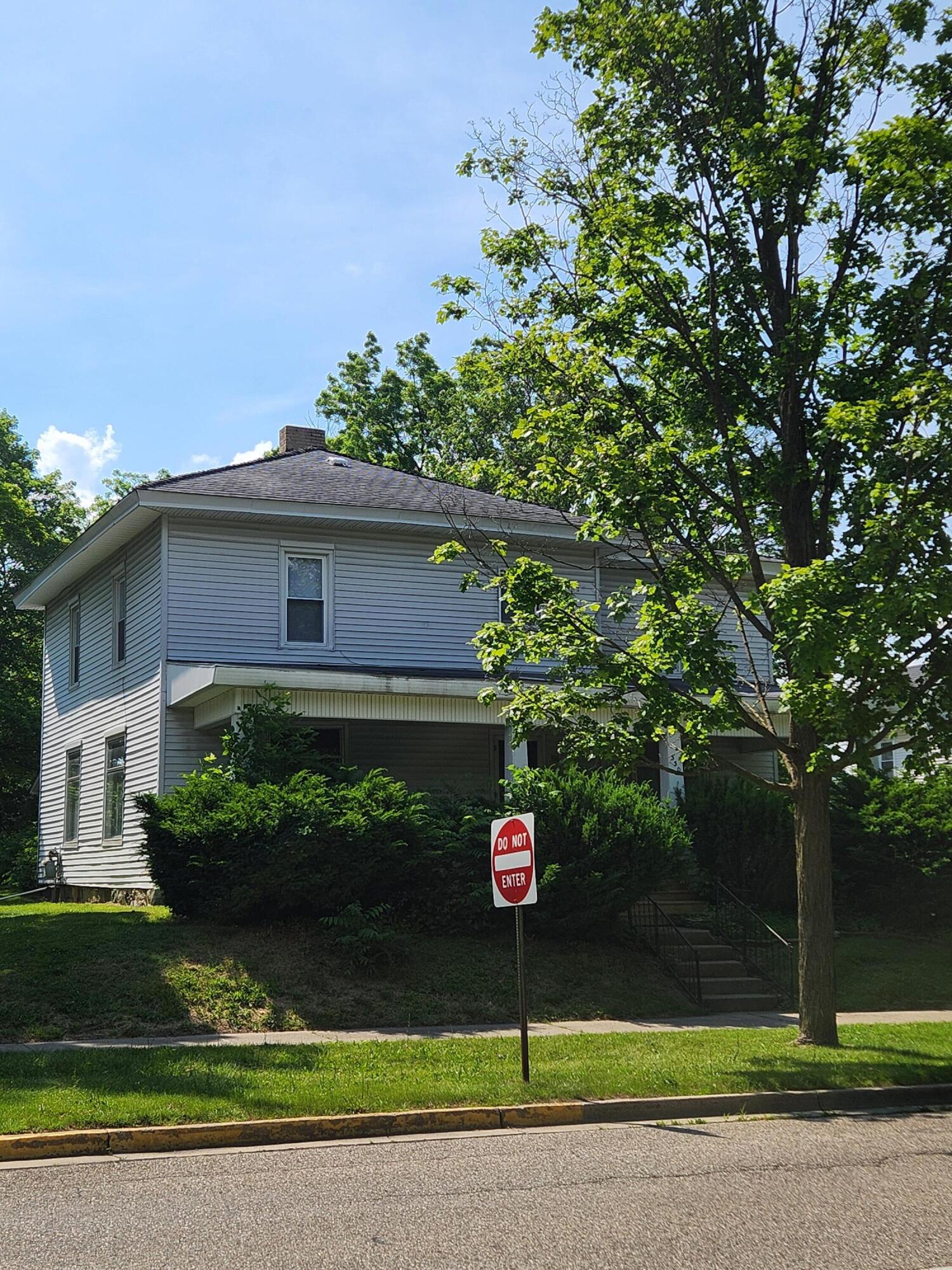 330 S Stewart Avenue Property Photo 2