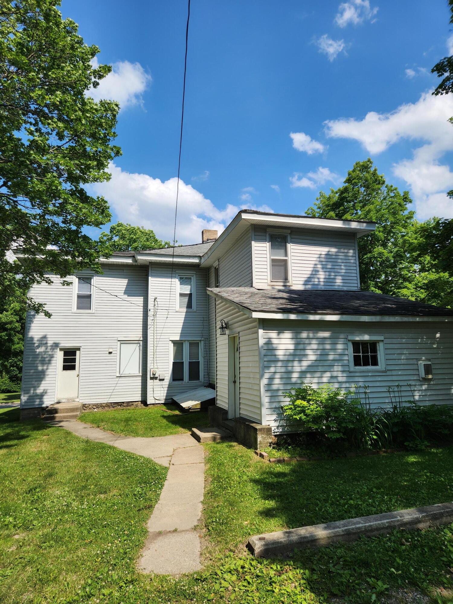 330 S Stewart Avenue Property Photo 3