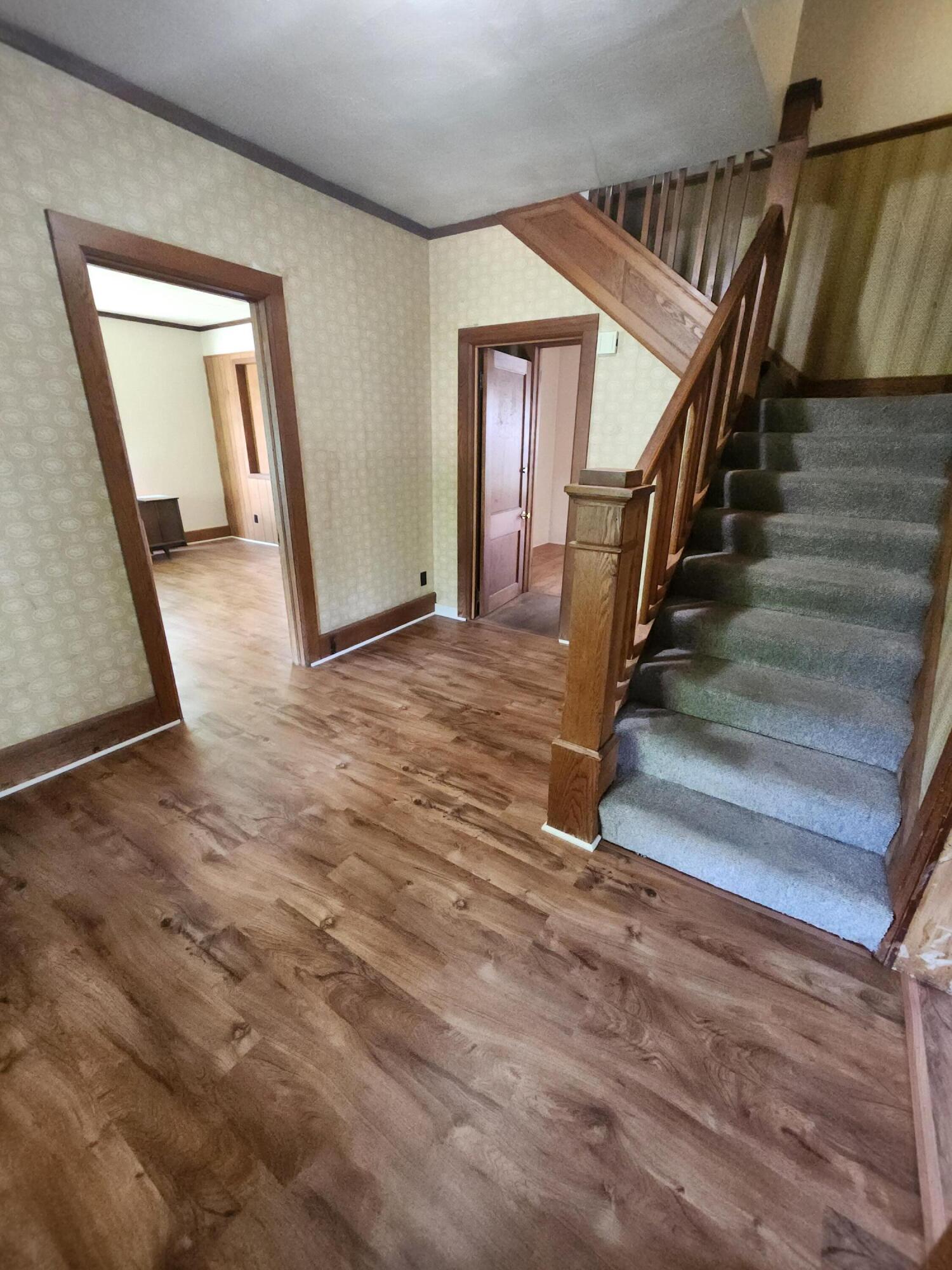 330 S Stewart Avenue Property Photo 4