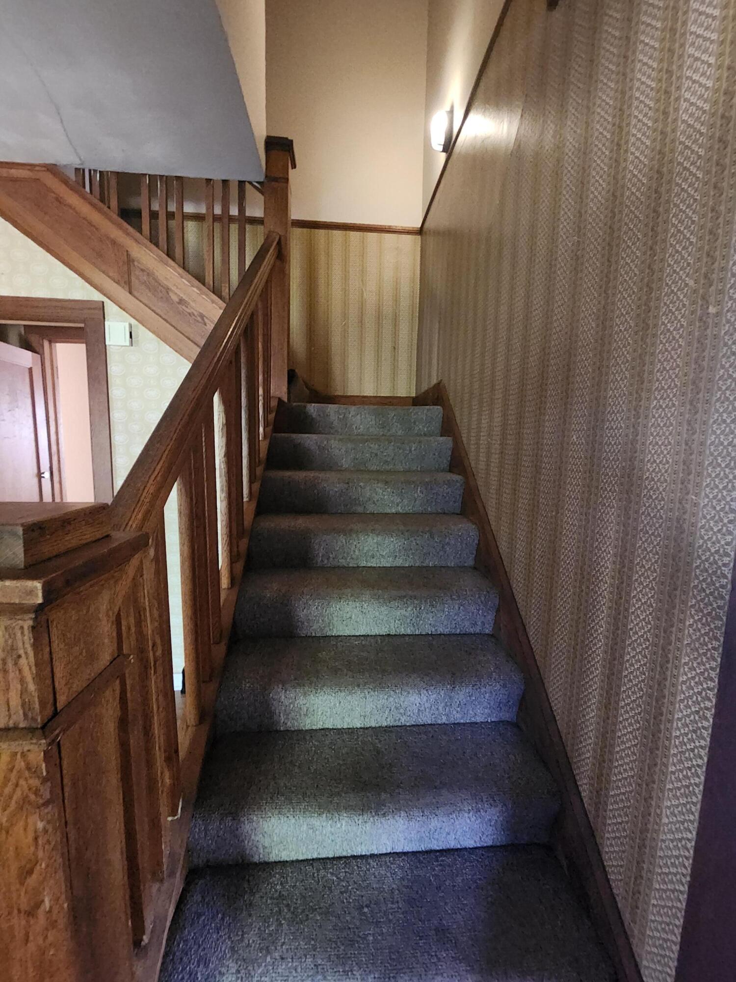330 S Stewart Avenue Property Photo 5