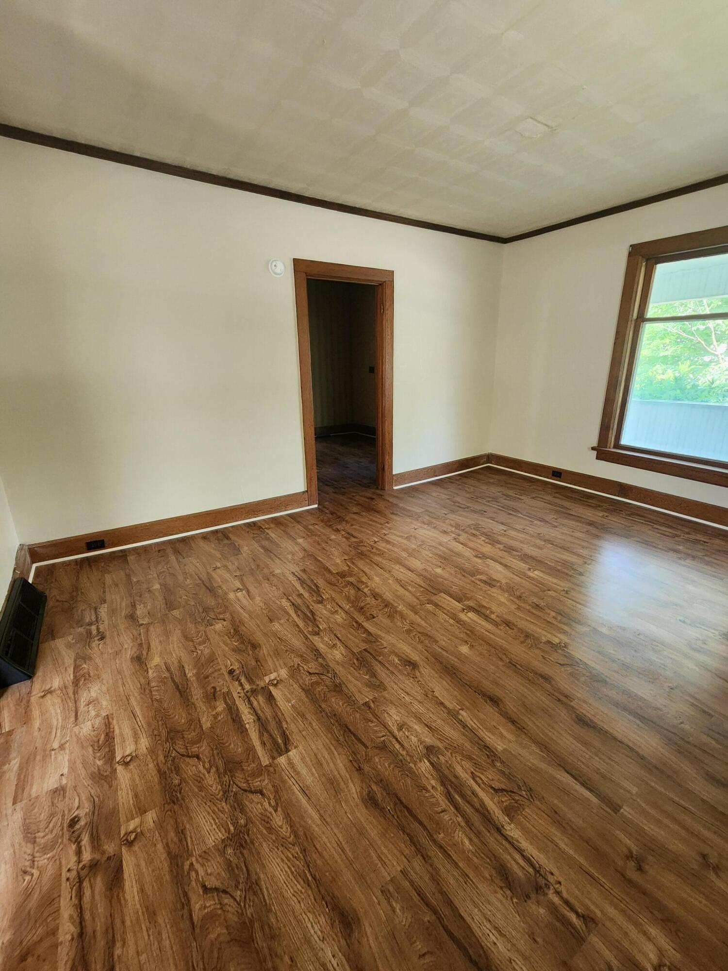 330 S Stewart Avenue Property Photo 7