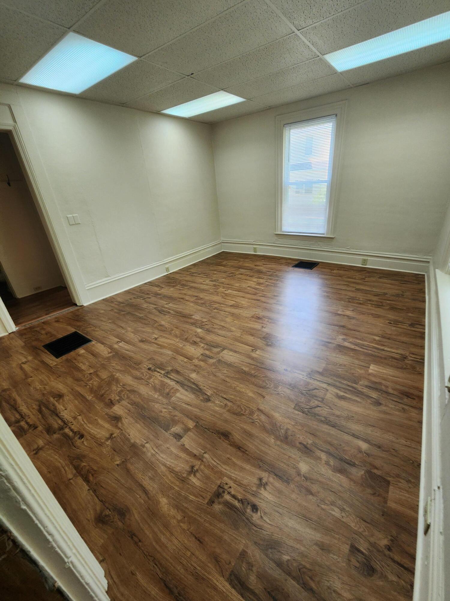 330 S Stewart Avenue Property Photo 8