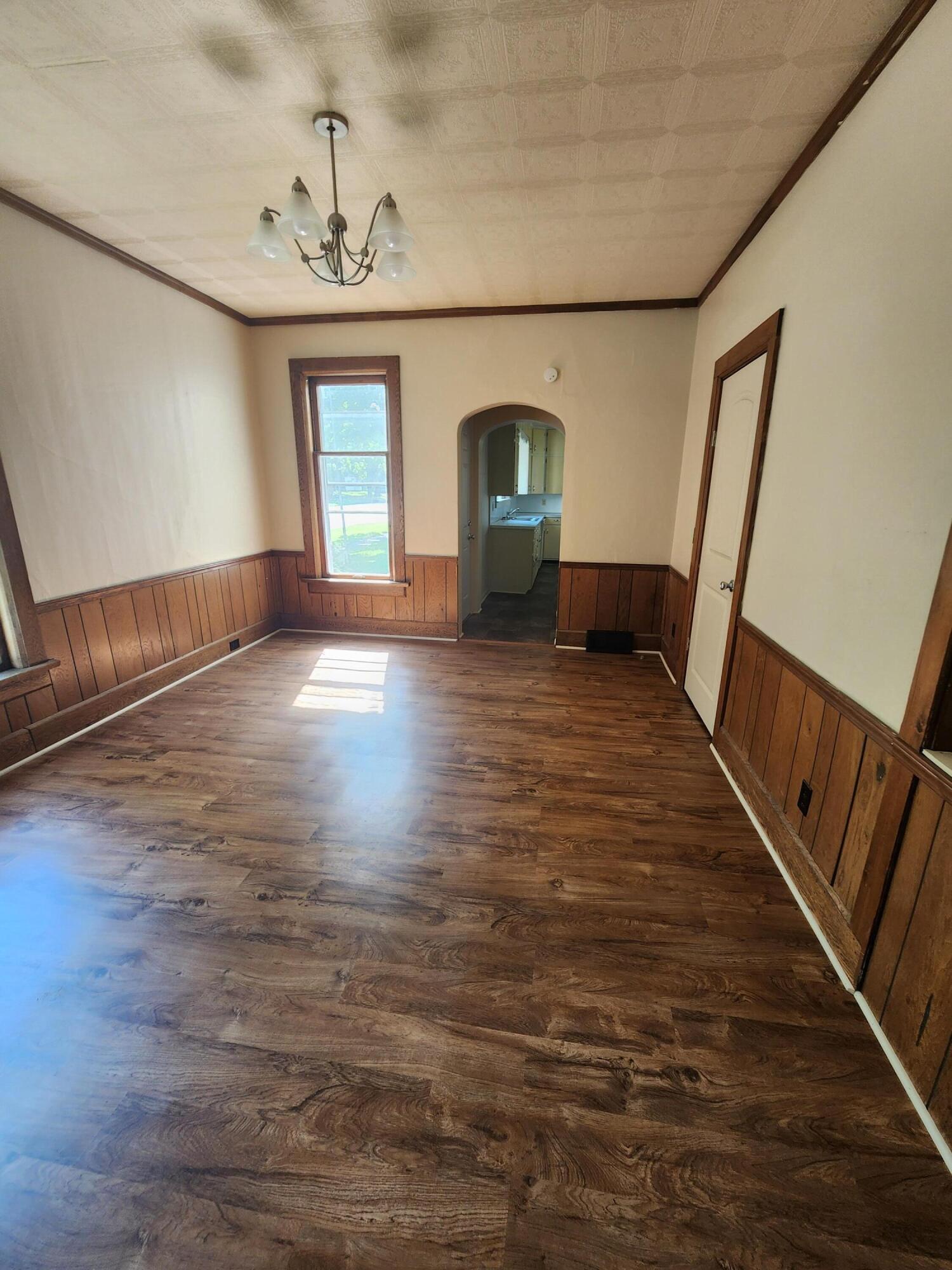 330 S Stewart Avenue Property Photo 9