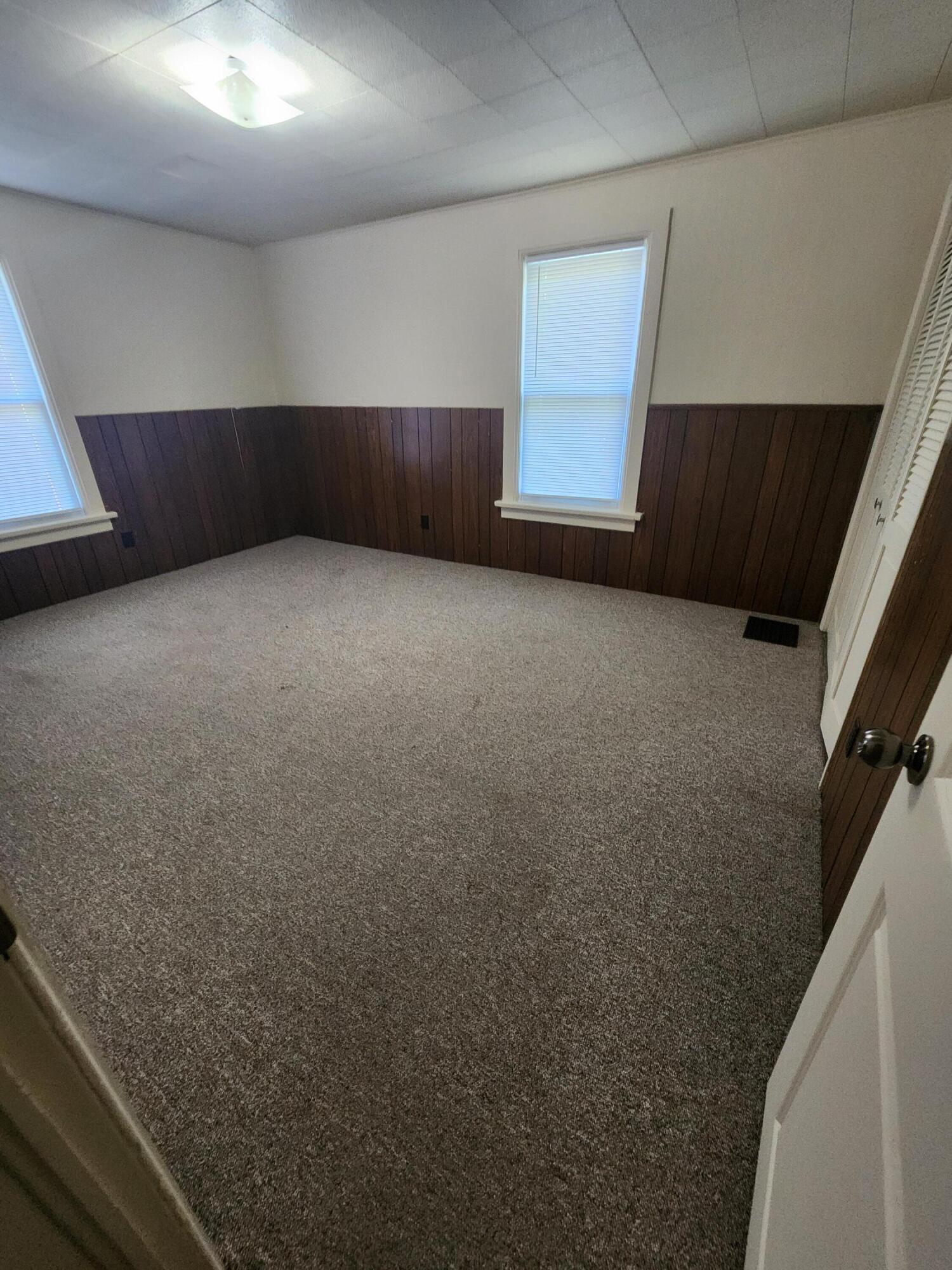 330 S Stewart Avenue Property Photo 13
