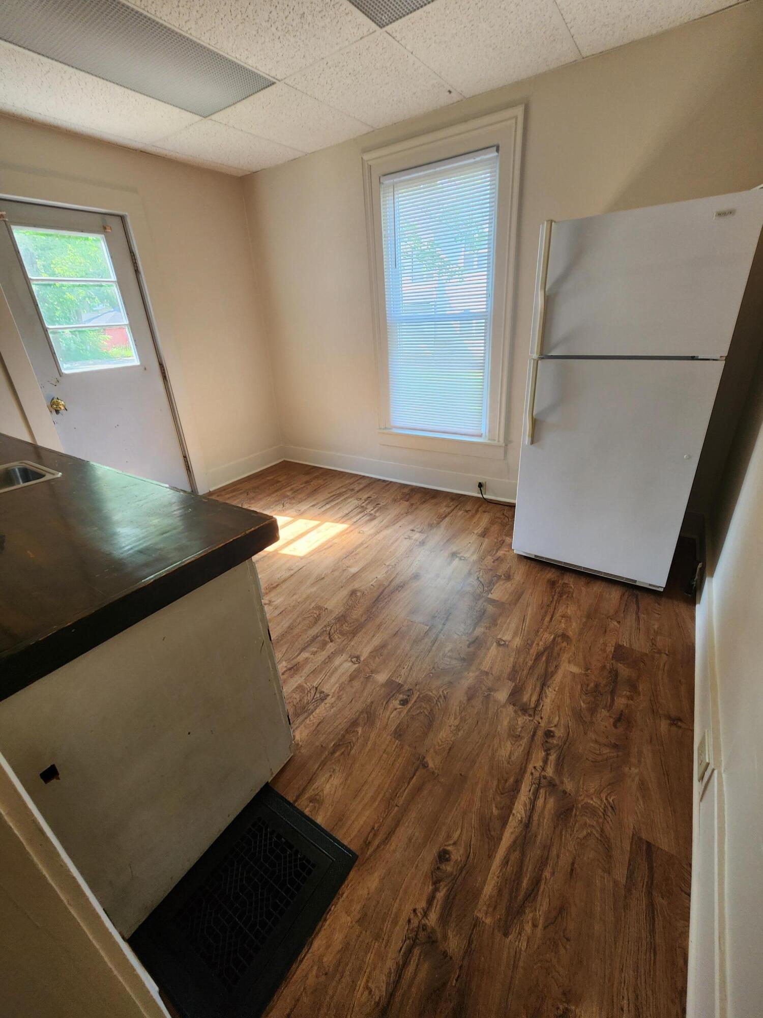 330 S Stewart Avenue Property Photo 14