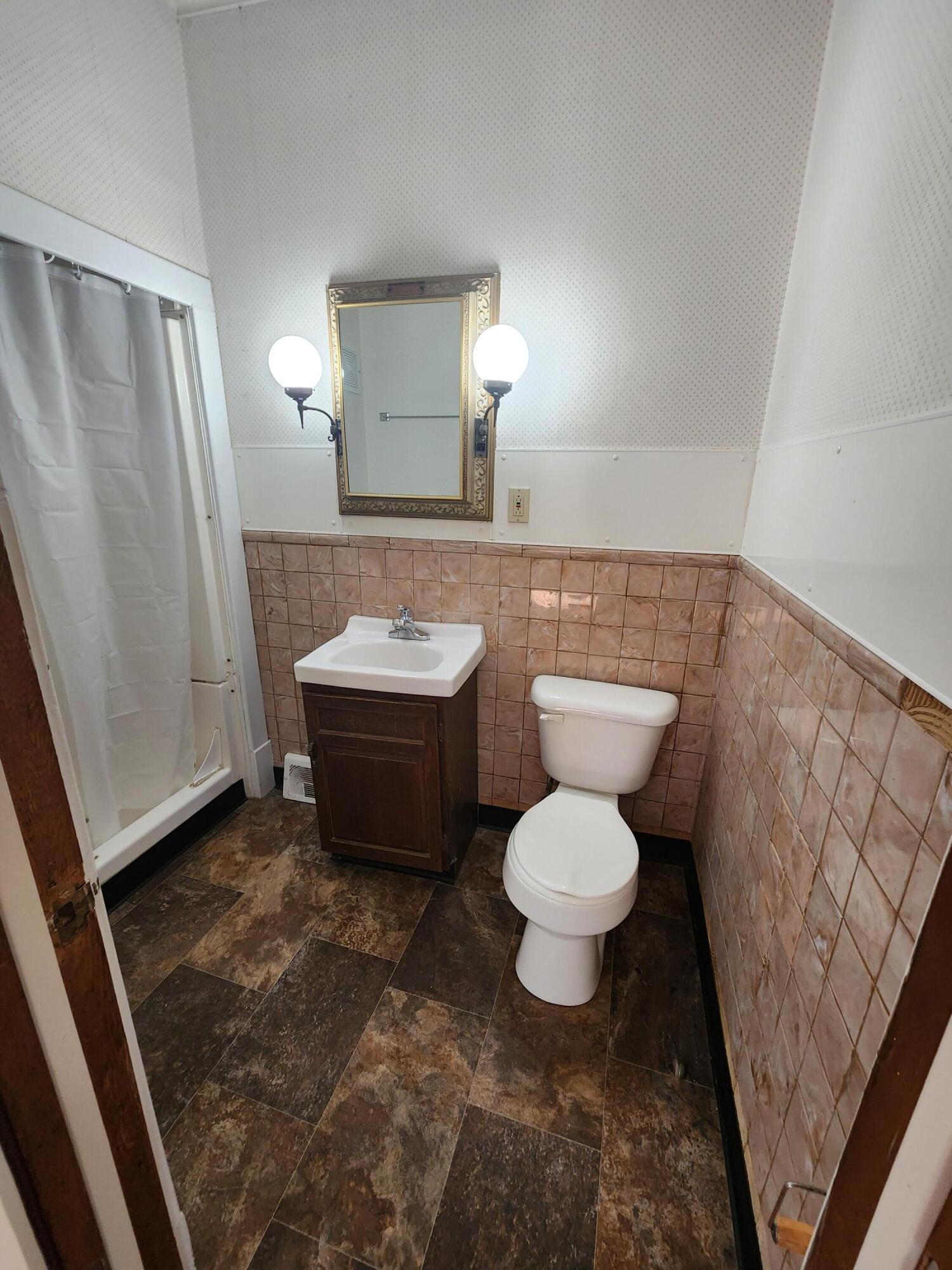 330 S Stewart Avenue Property Photo 16