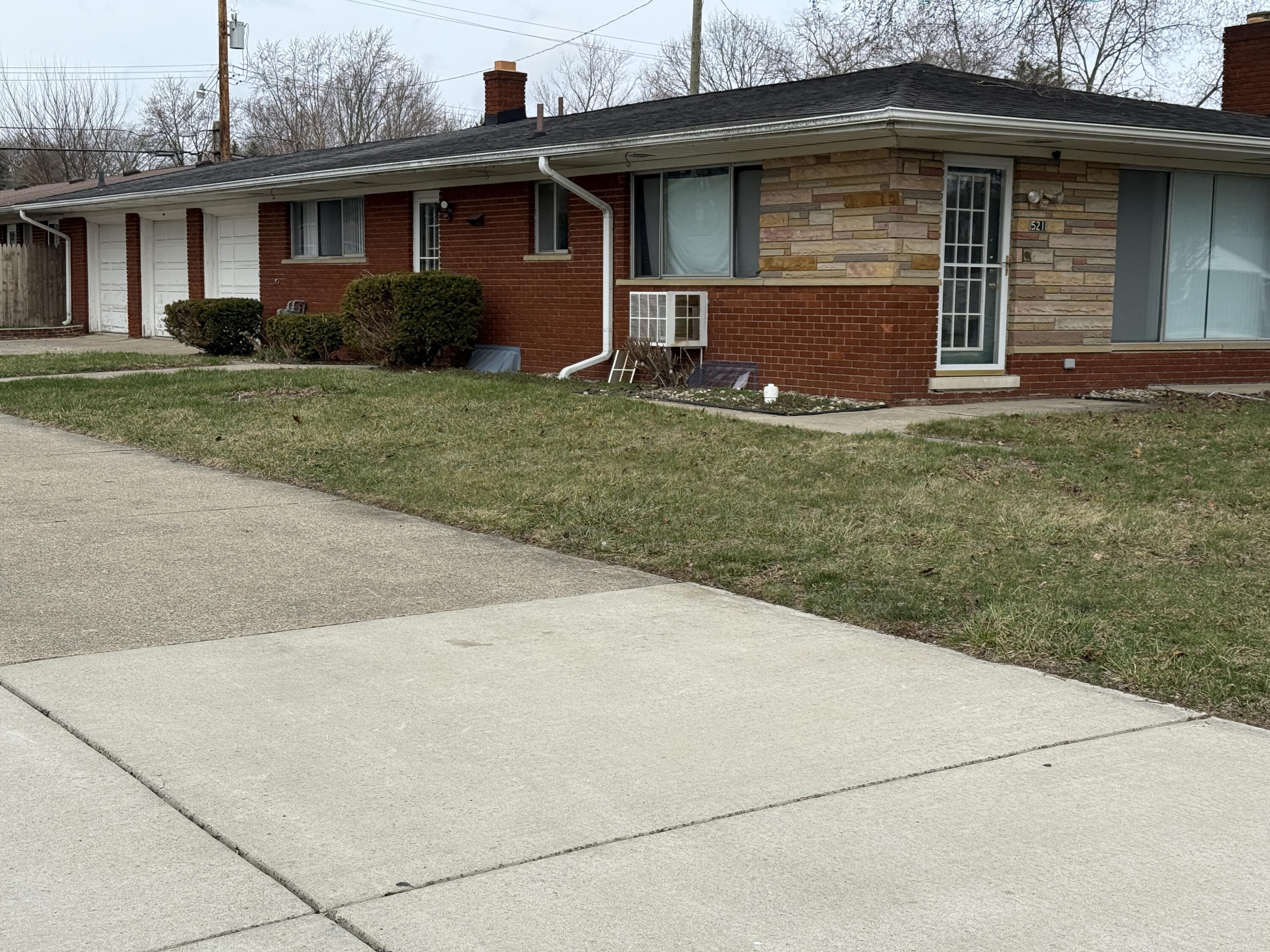 521 N Harris Road Property Photo 1
