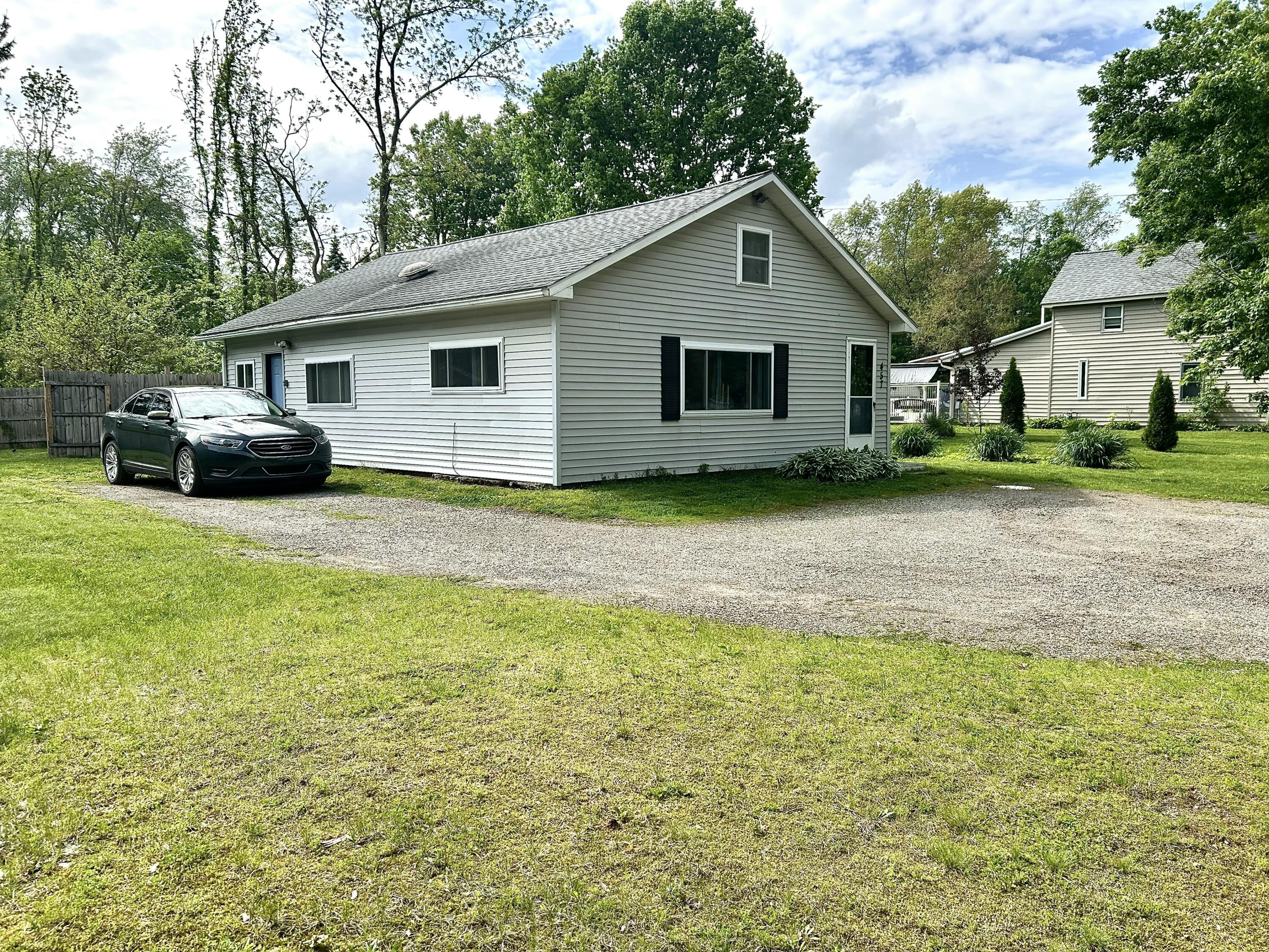 457 S Burr Oak Road Property Photo 1