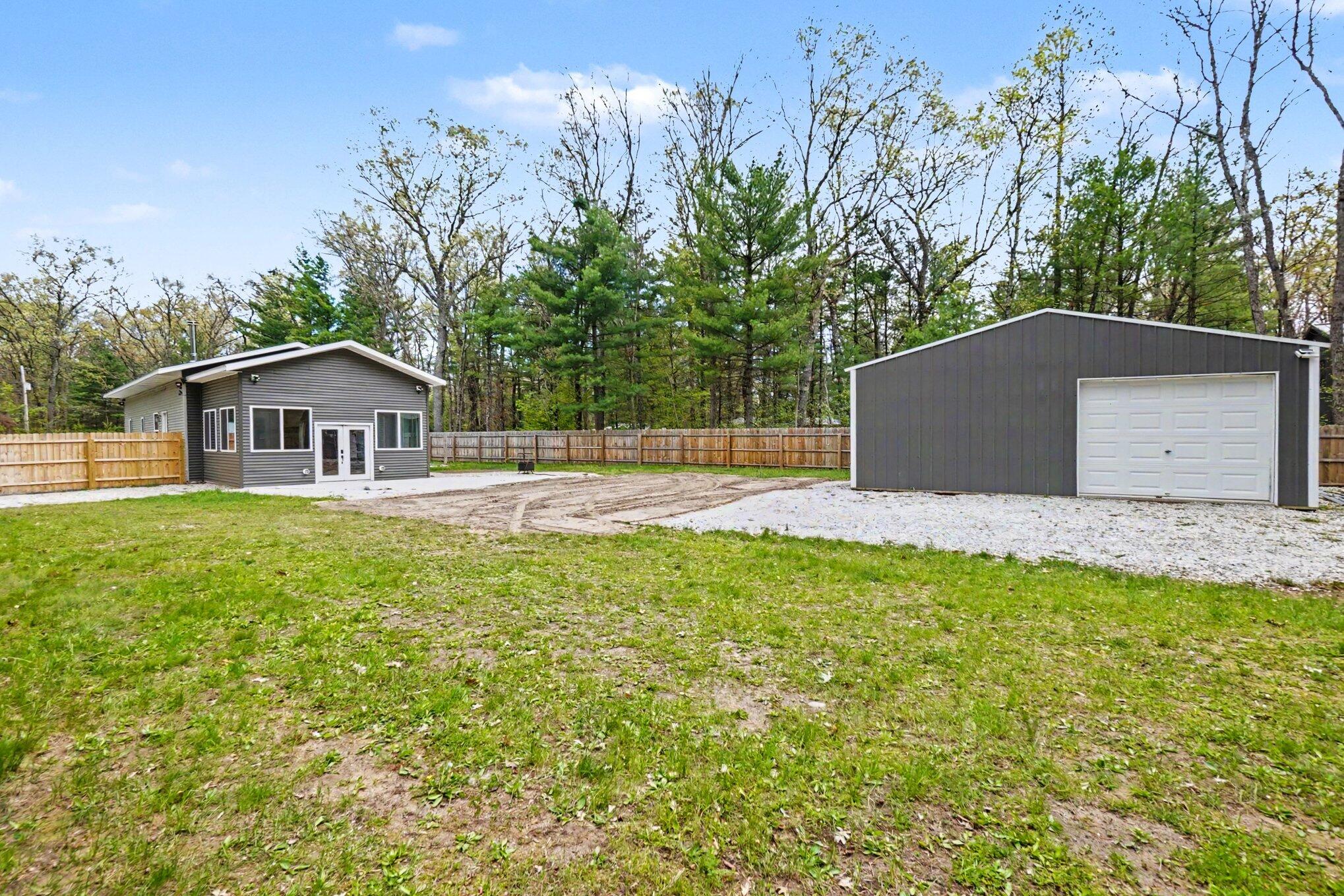 1581 Lone Pine Drive Property Photo 3
