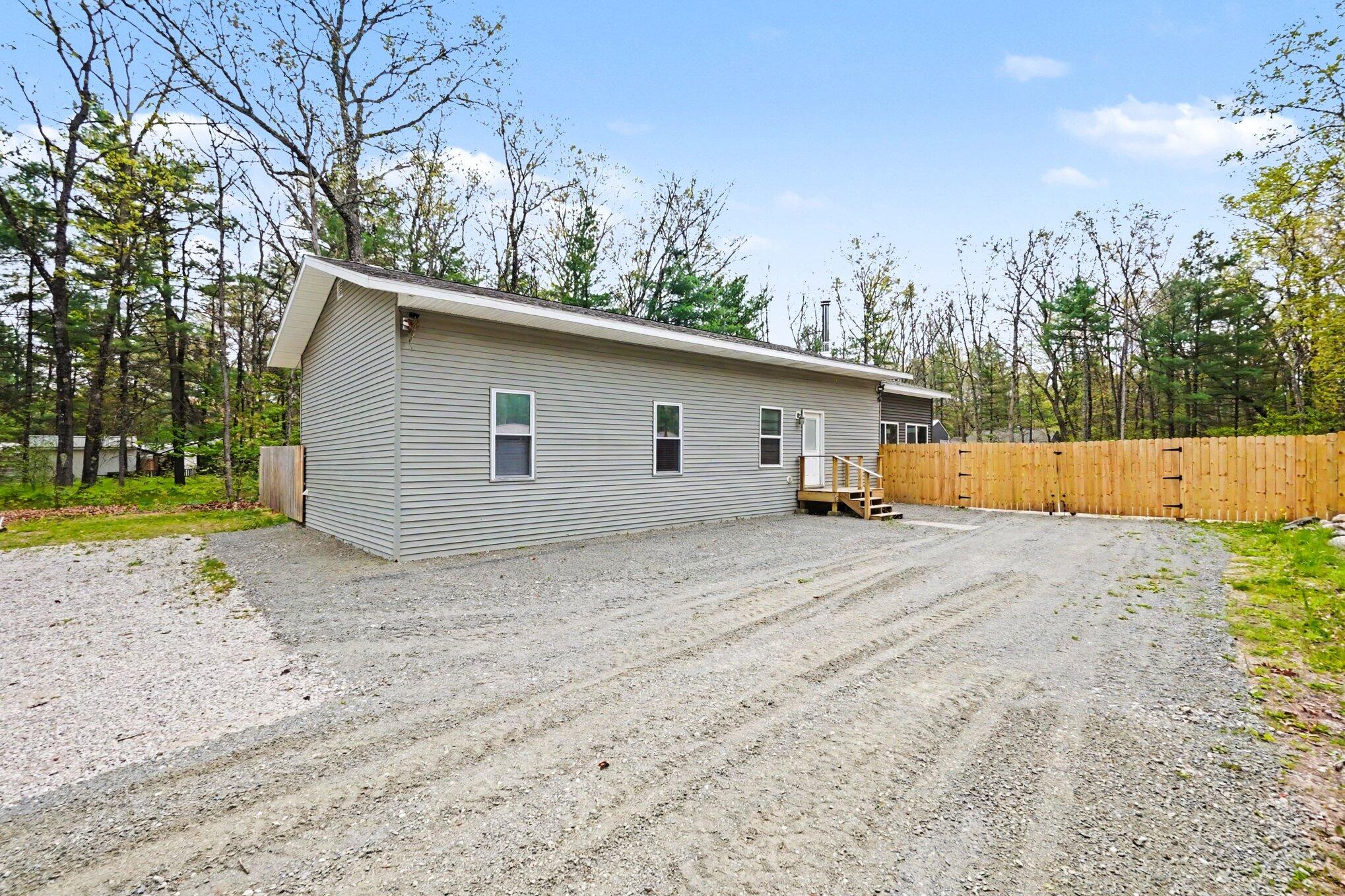1581 Lone Pine Drive Property Photo 12