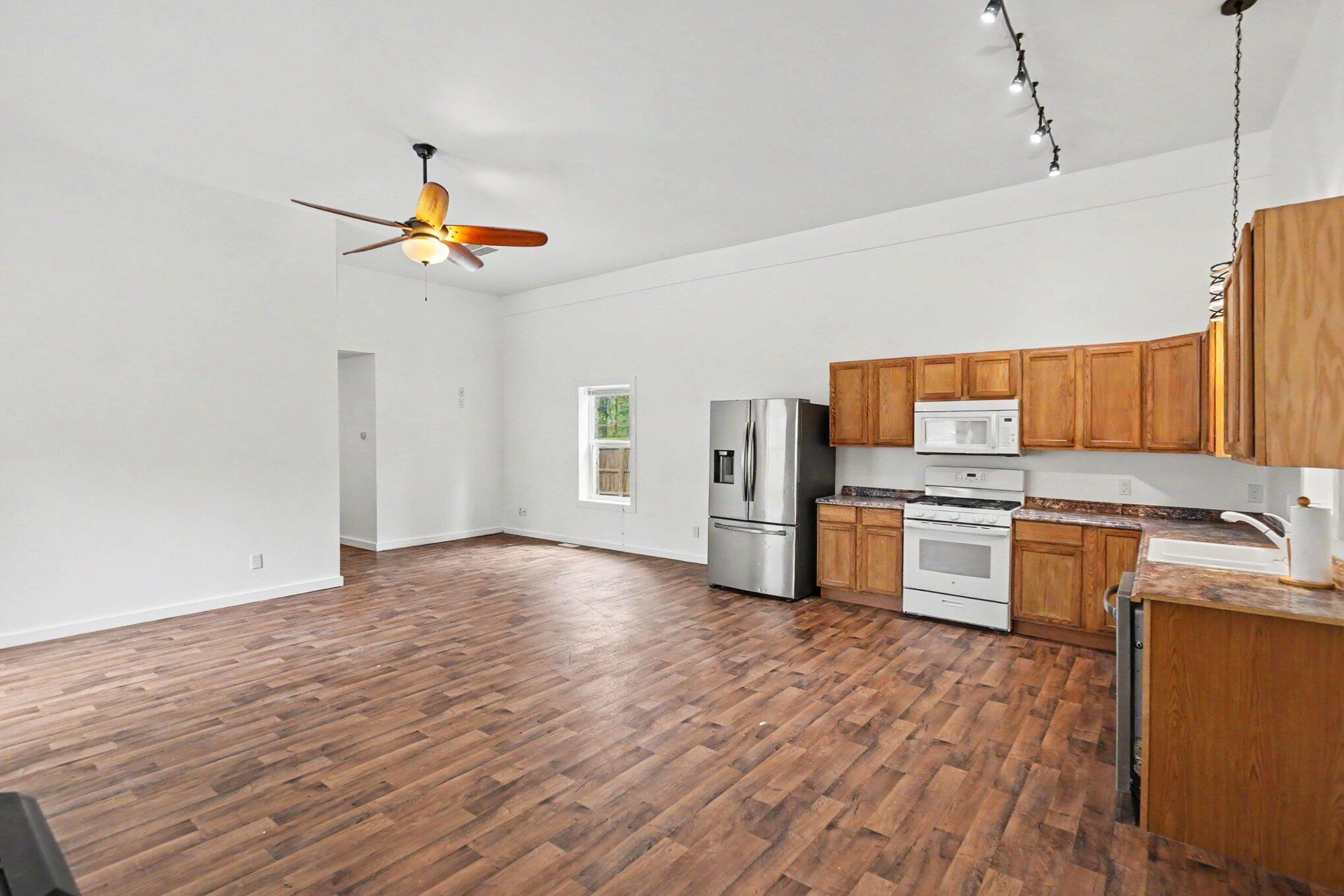 1581 Lone Pine Drive Property Photo 24