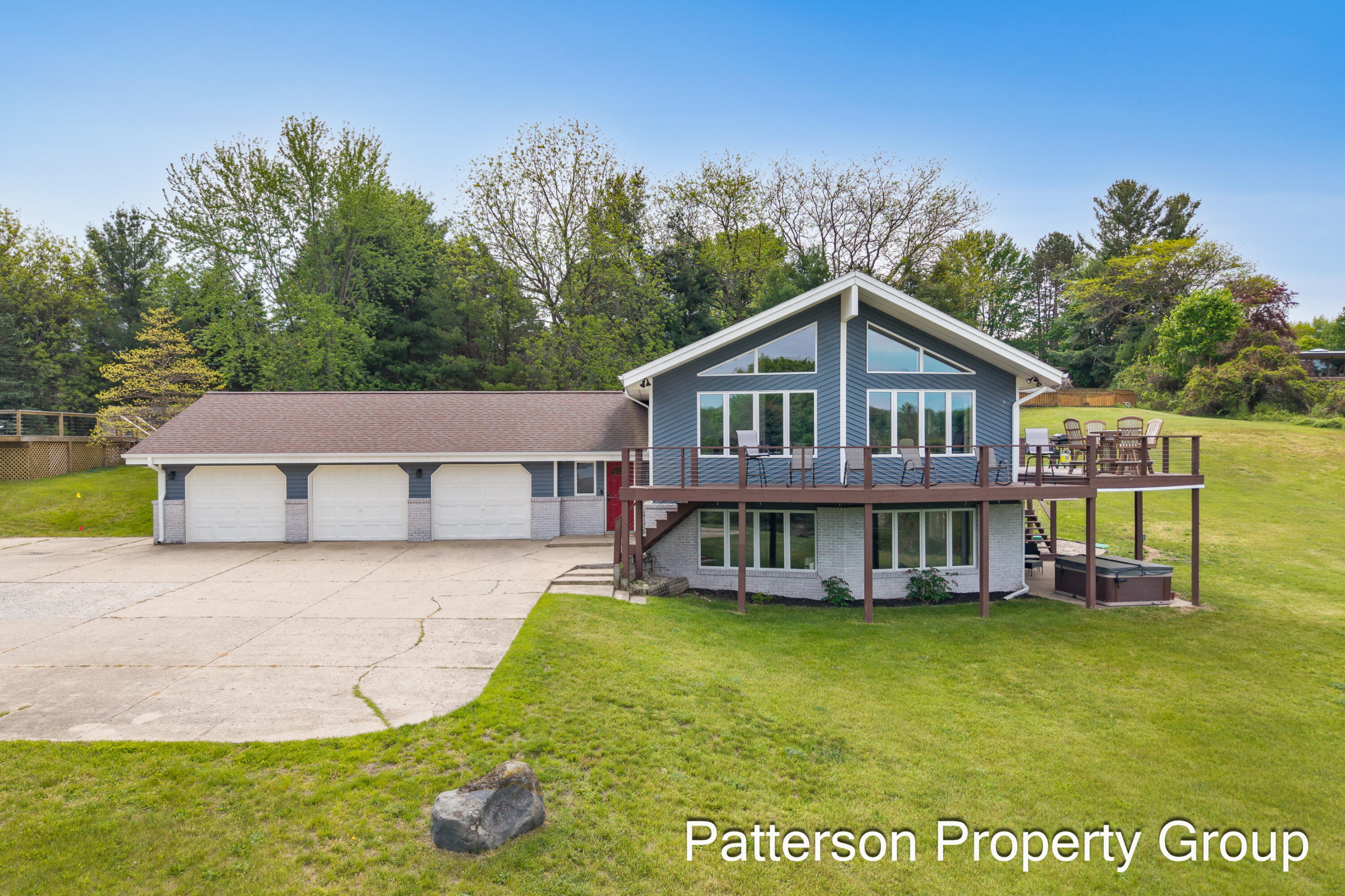 4154 S Sunset Drive Property Photo 1