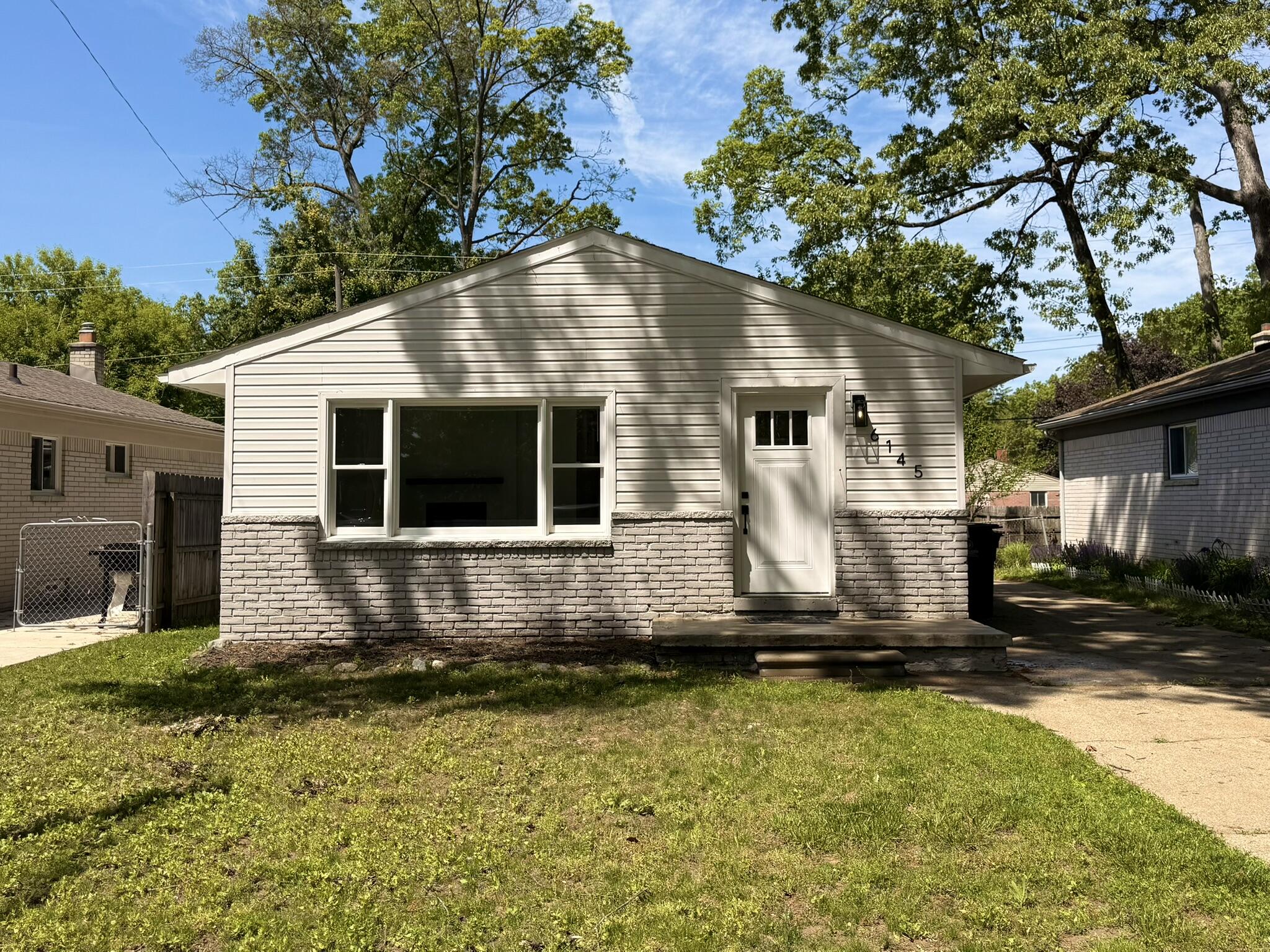 6145 N Dowling Avenue Property Photo 1