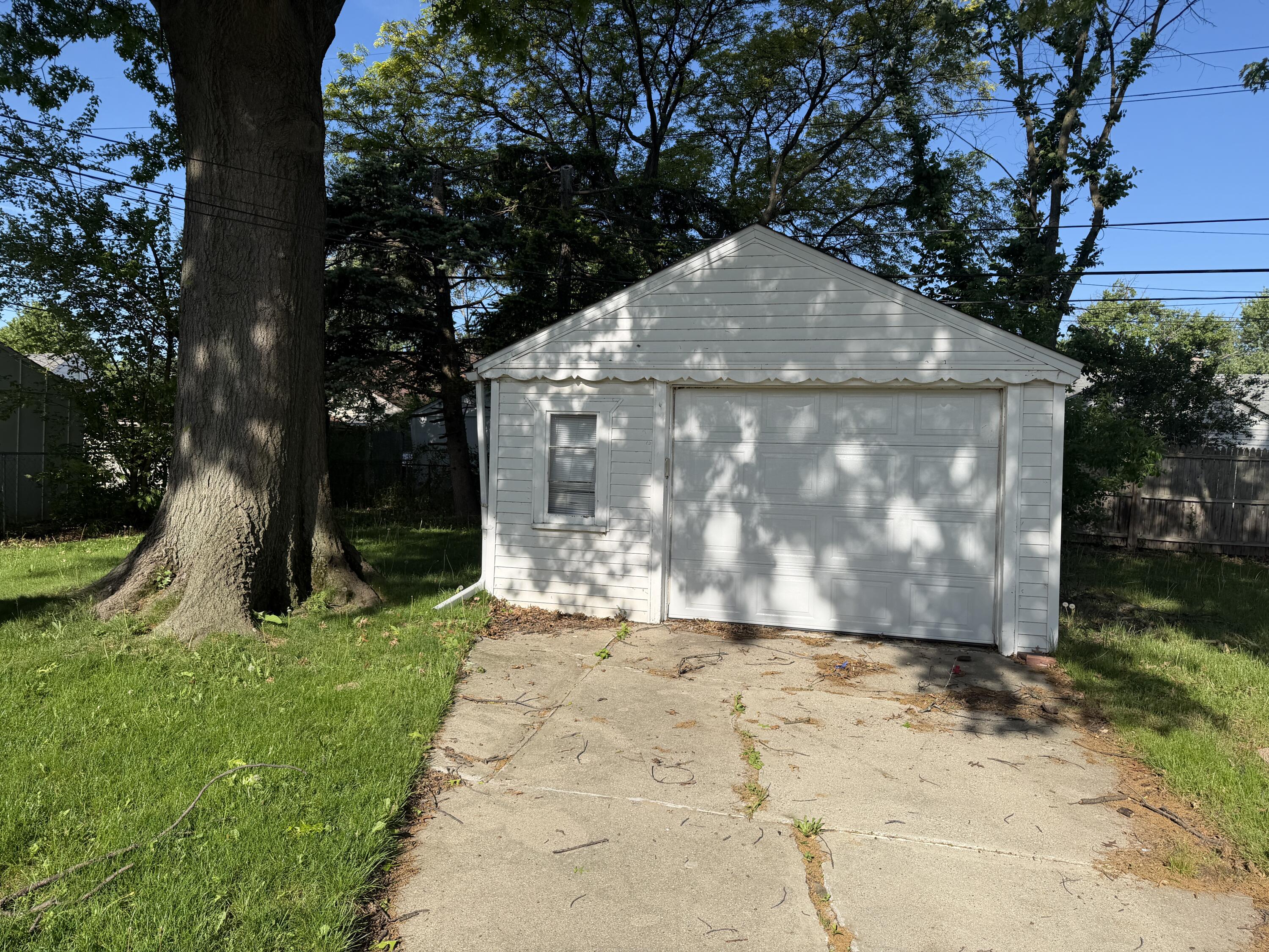 22415 Wilmot Avenue Property Photo 2