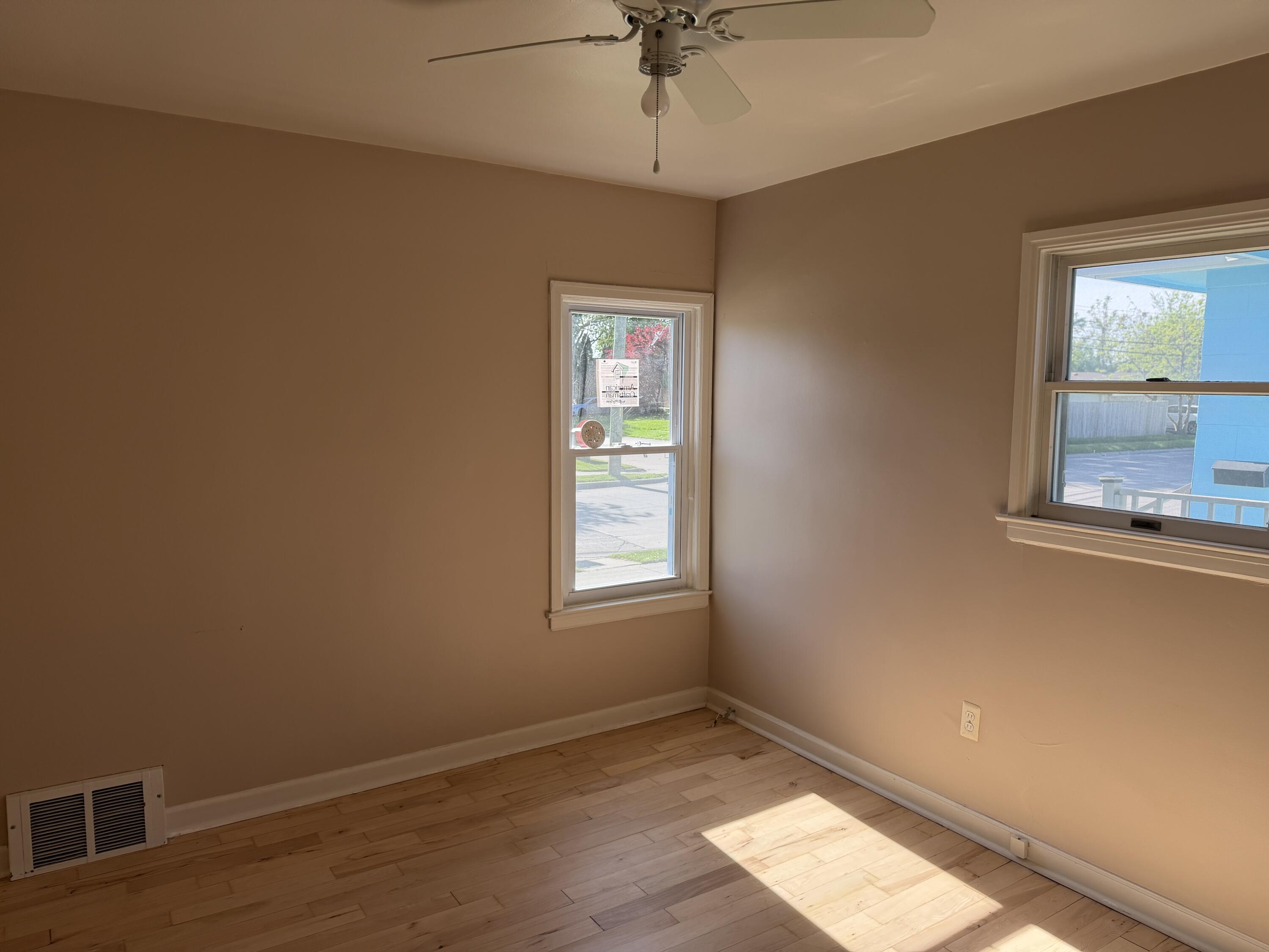 22415 Wilmot Avenue Property Photo 8