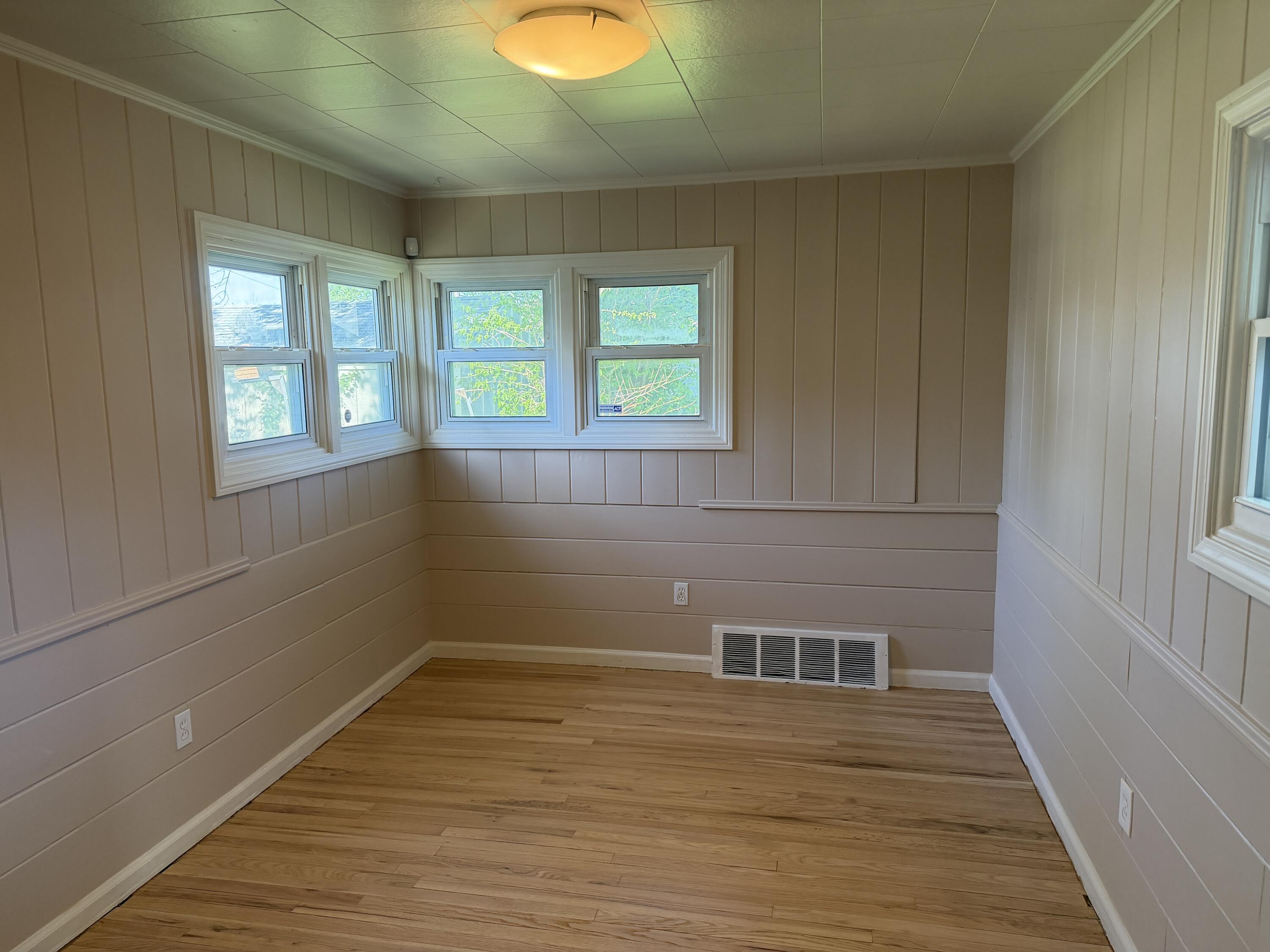 22415 Wilmot Avenue Property Photo 9