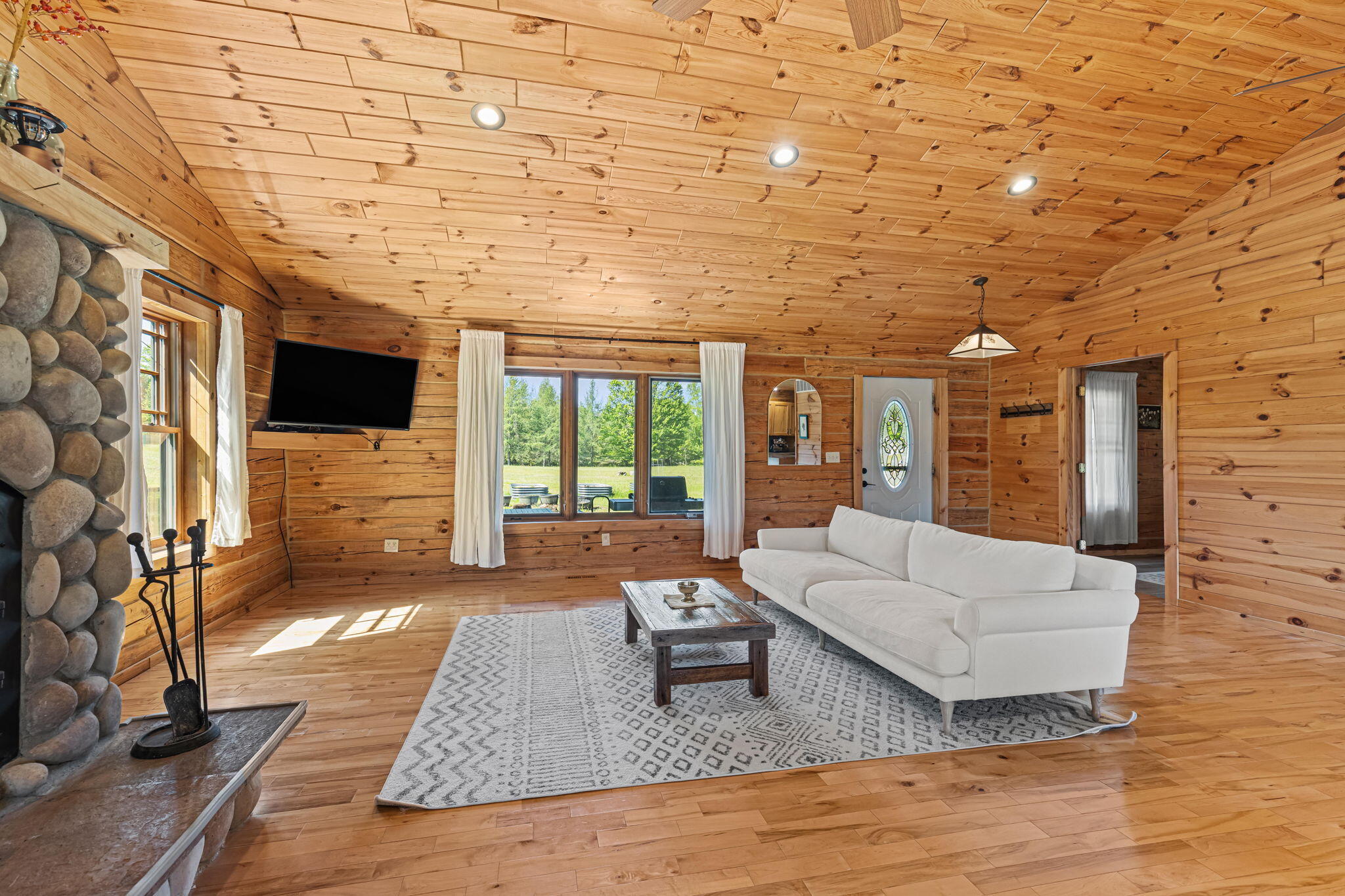 15902 Penesal Road Property Photo 8
