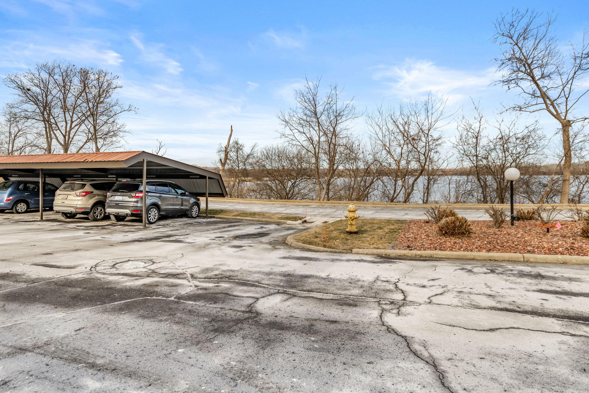 730 Cliffs Drive 303a Property Photo 4