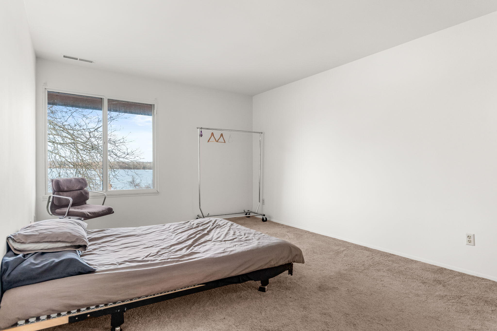 730 Cliffs Drive 303a Property Photo 17