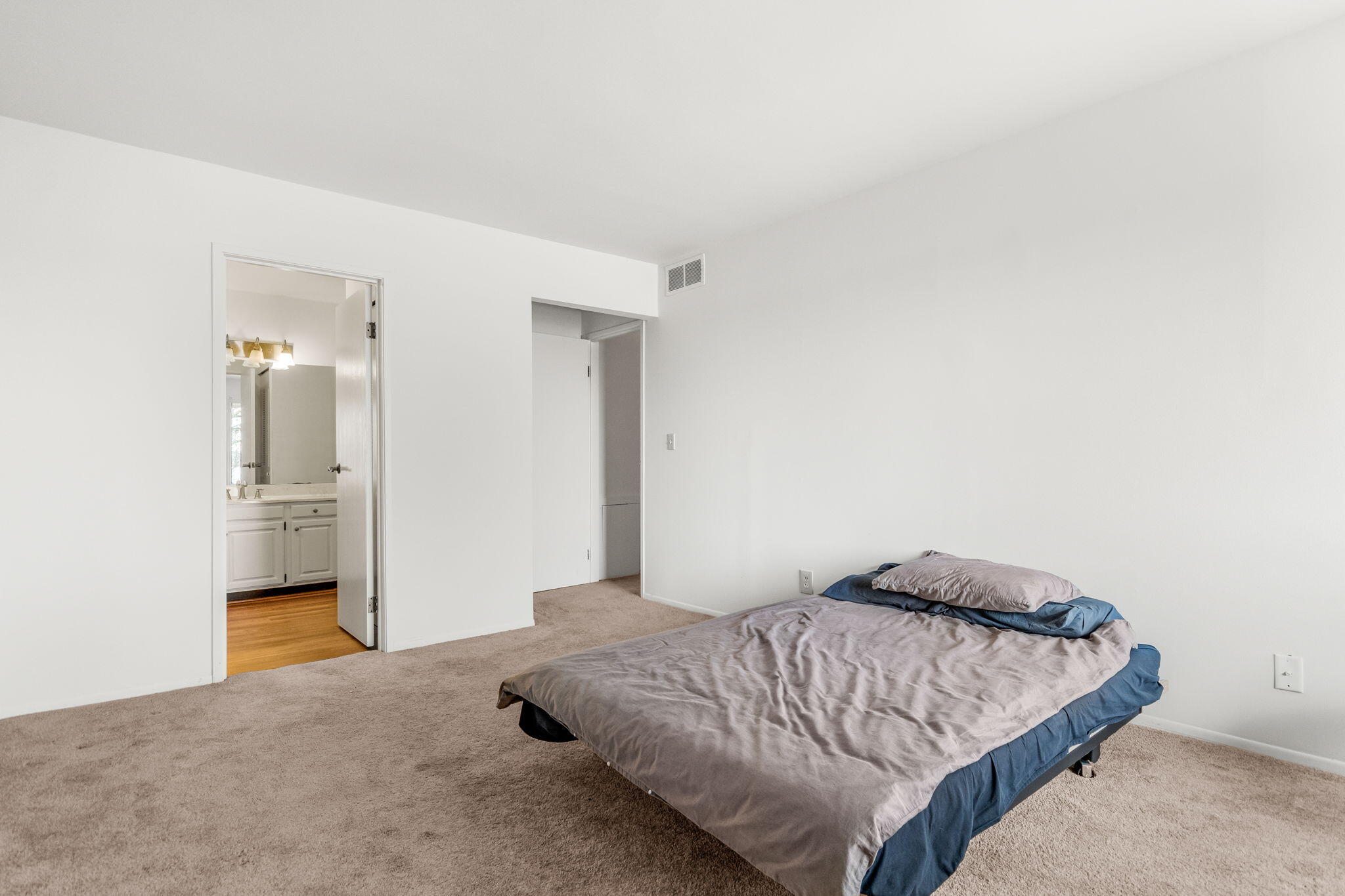 730 Cliffs Drive 303a Property Photo 18