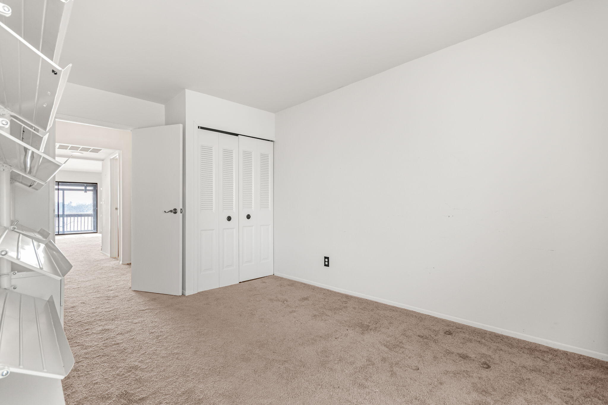 730 Cliffs Drive 303a Property Photo 22