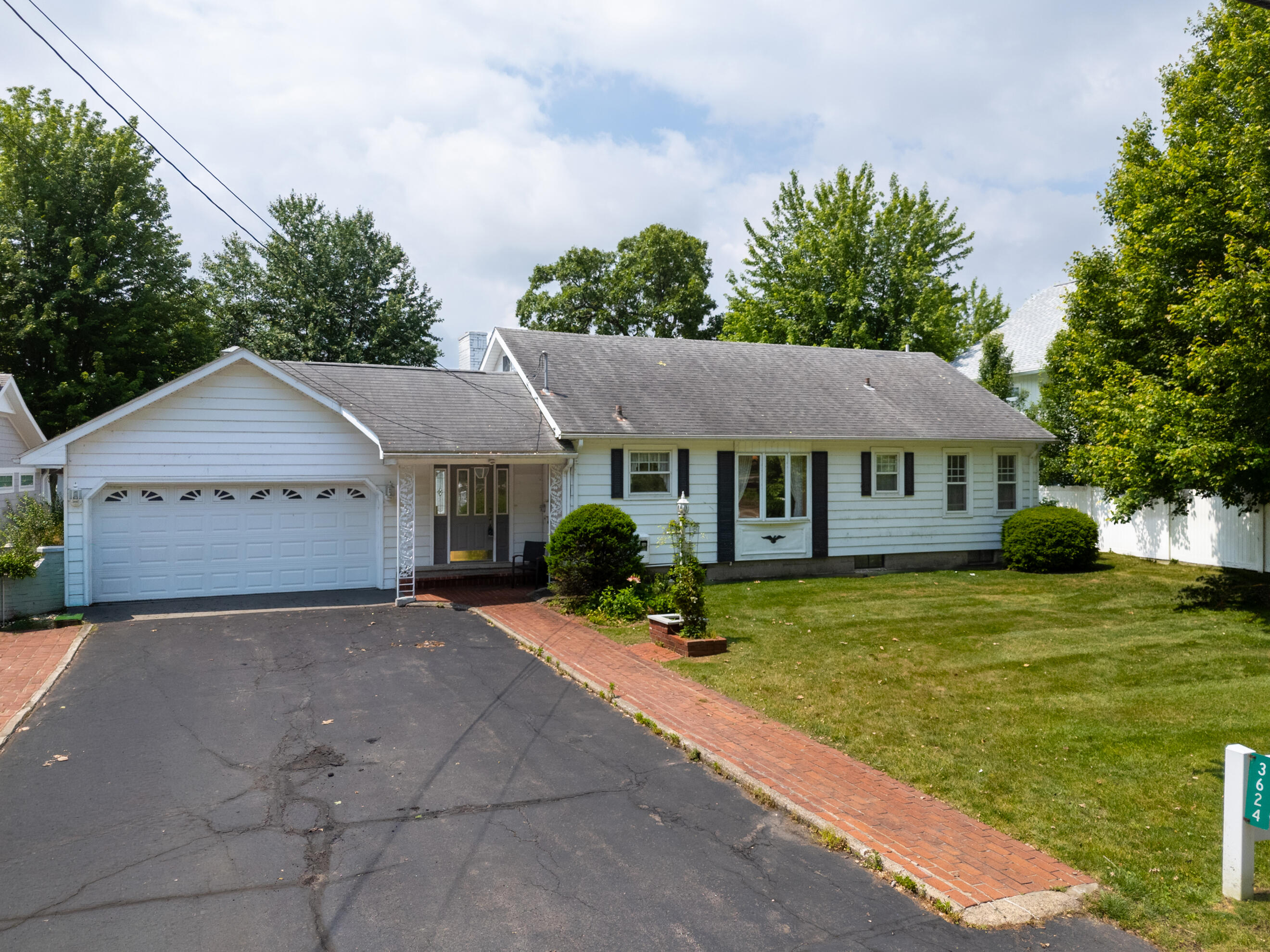 3624 E Shore Drive Property Photo 5
