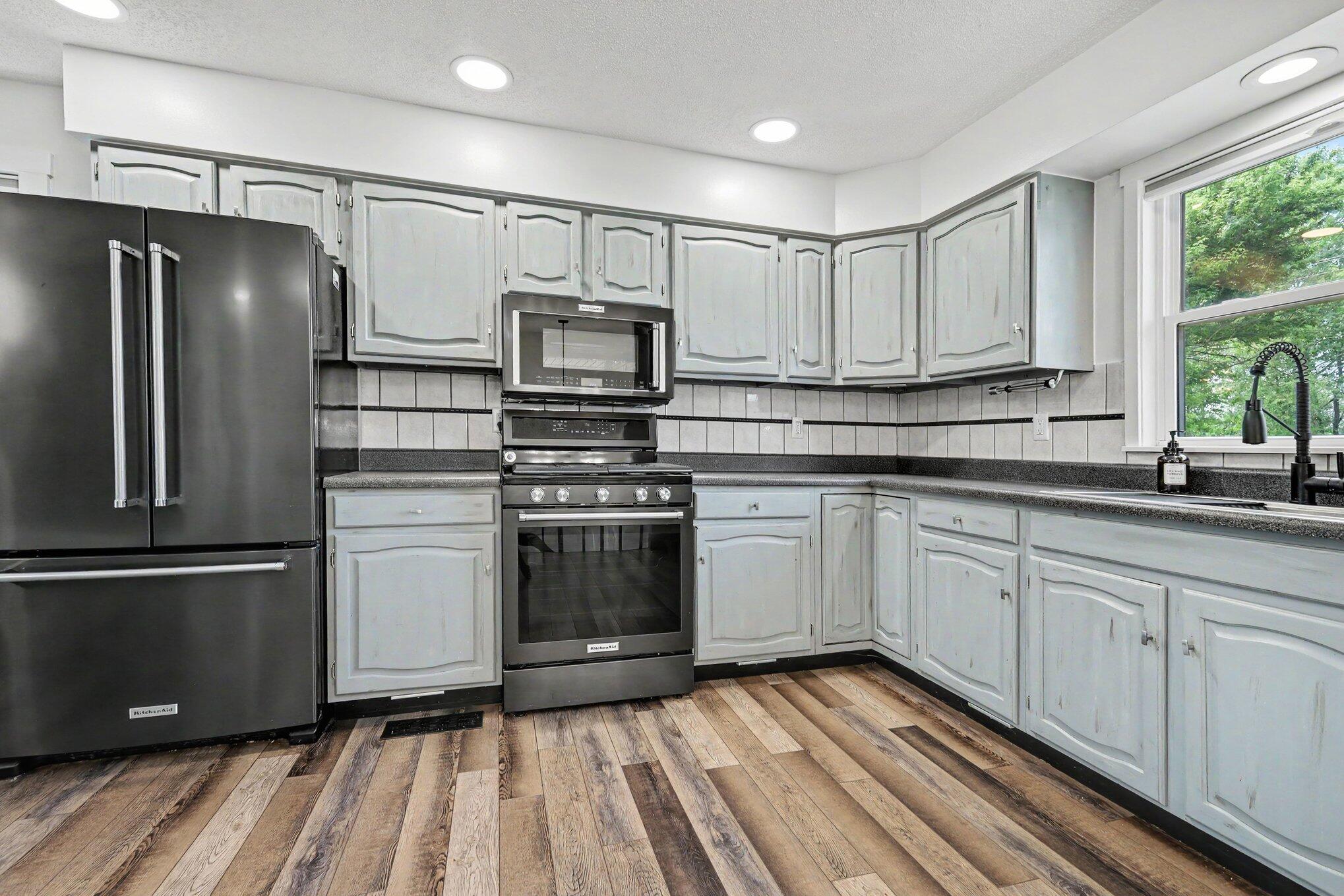 2865 S Patterson Road Property Photo 4